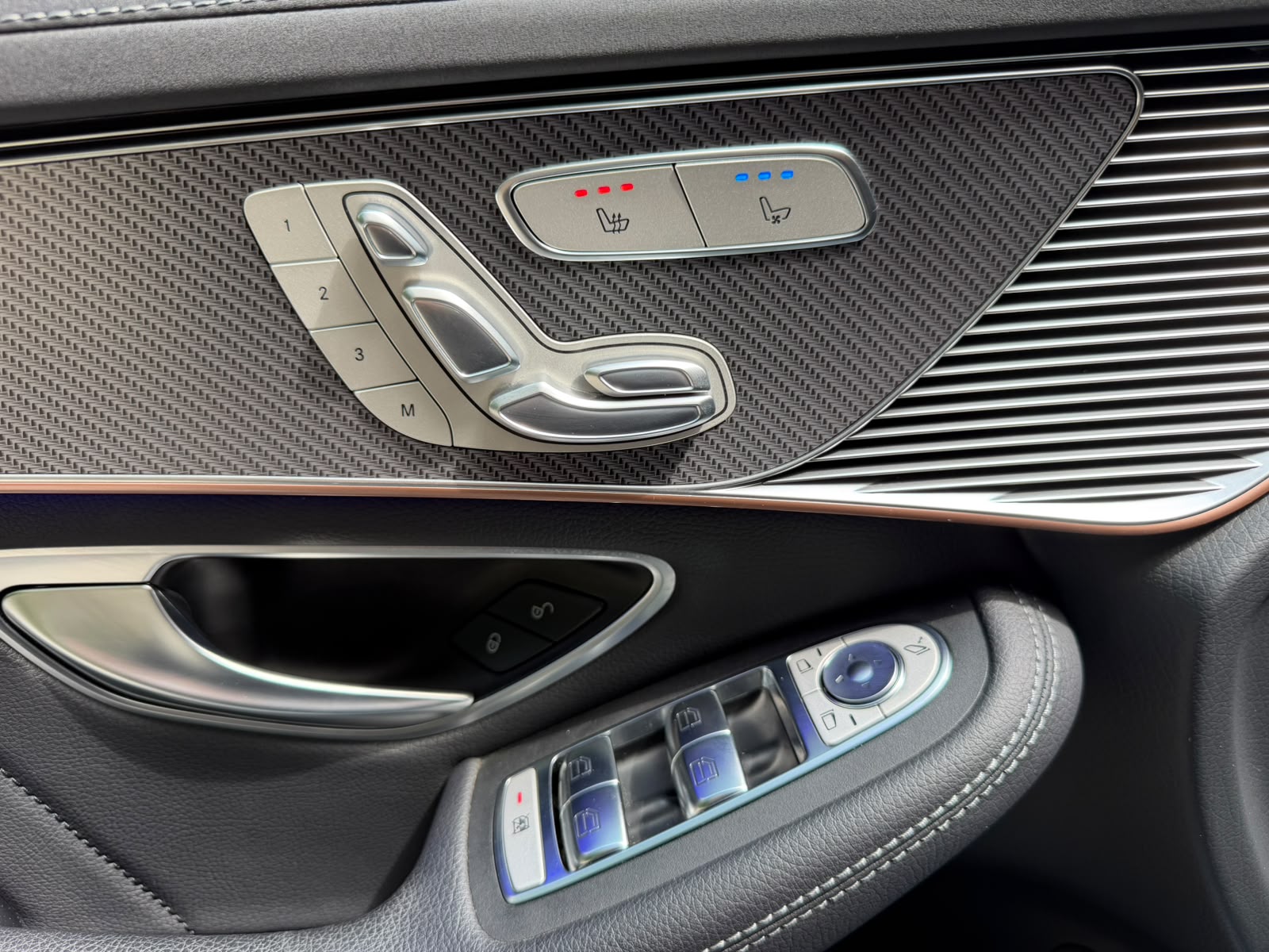 MERCEDES-BENZ EQC 400 AMG Line 4Matic-image-11