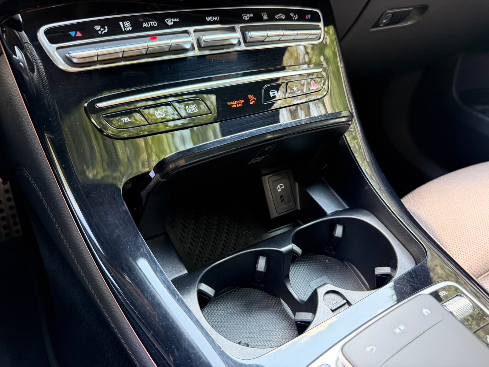 MERCEDES-BENZ EQC 400 AMG Line 4Matic-image-27