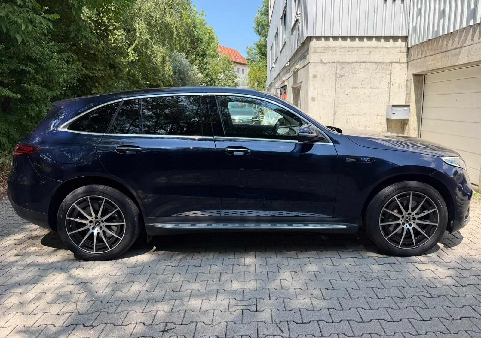 MERCEDES-BENZ EQC 400 AMG Line 4Matic-image-5