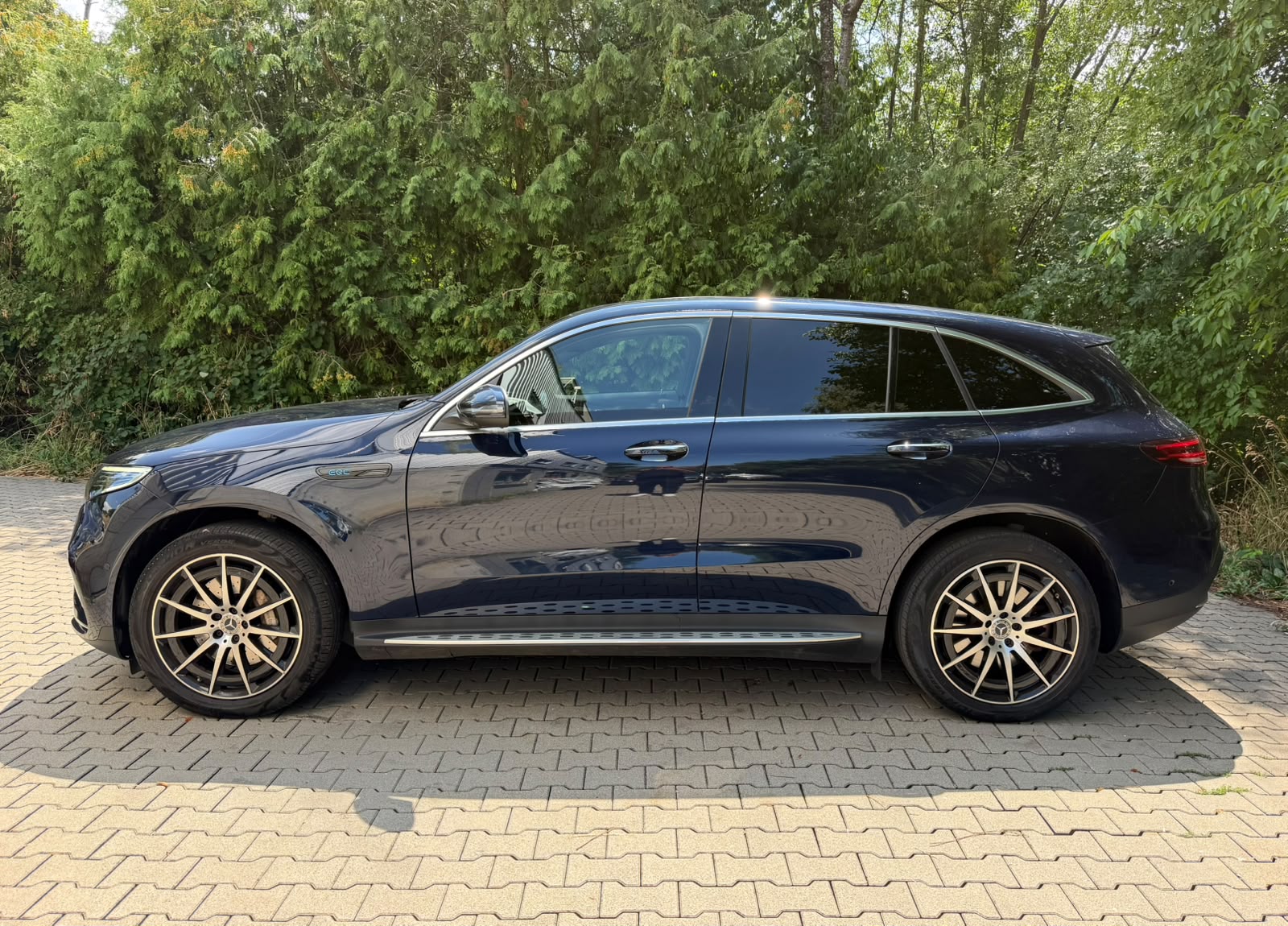 MERCEDES-BENZ EQC 400 AMG Line 4Matic-image-1