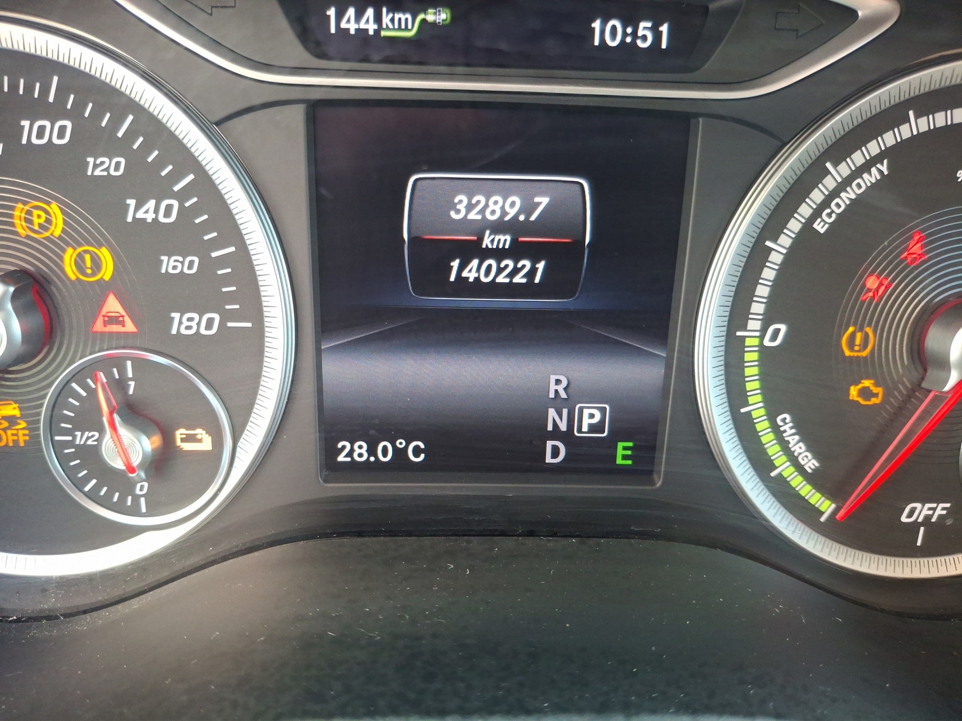 MERCEDES-BENZ B Electric Drive-image-11
