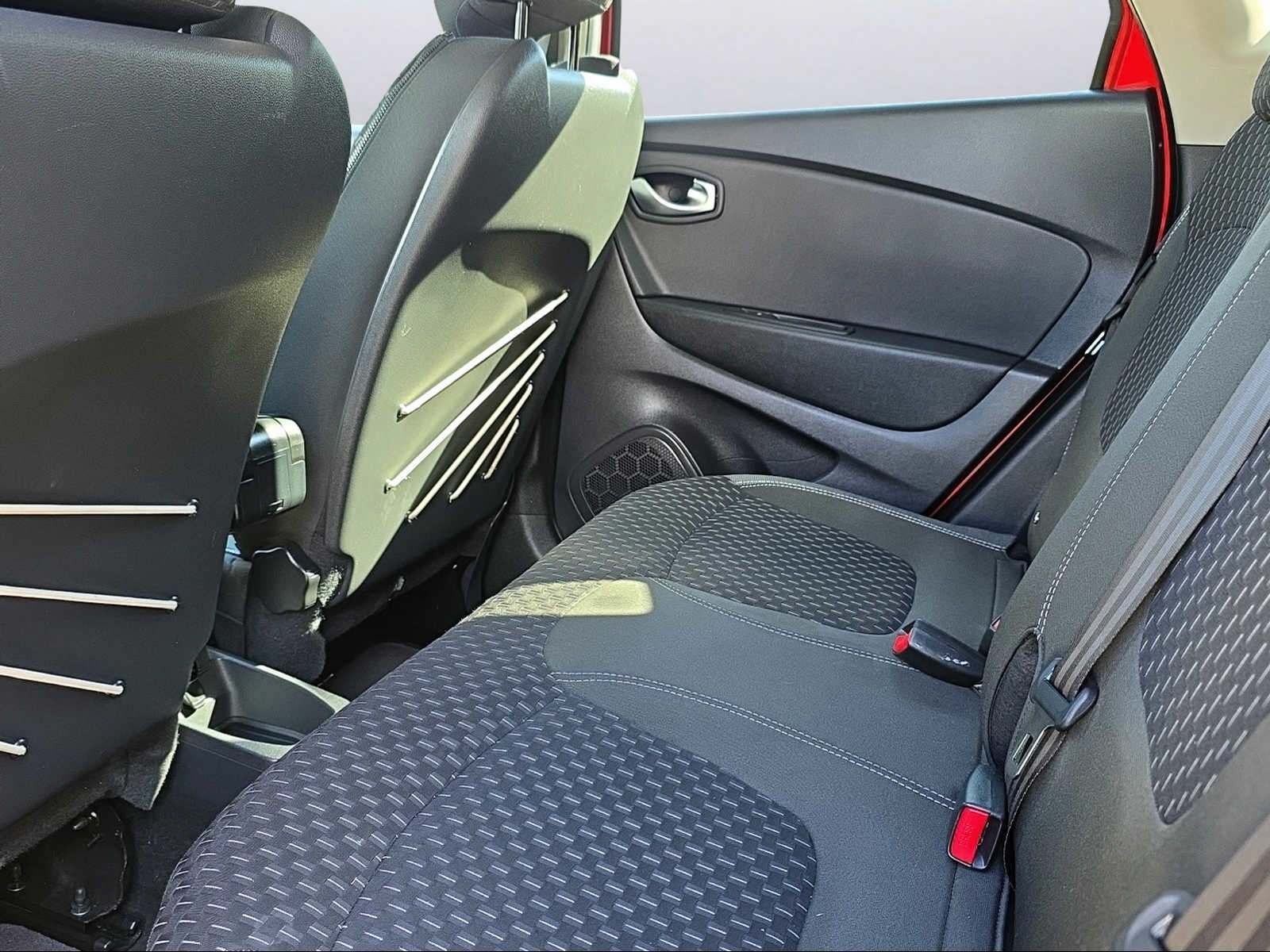 RENAULT Captur 1.2 TCe Intens EDC S/S-image-6