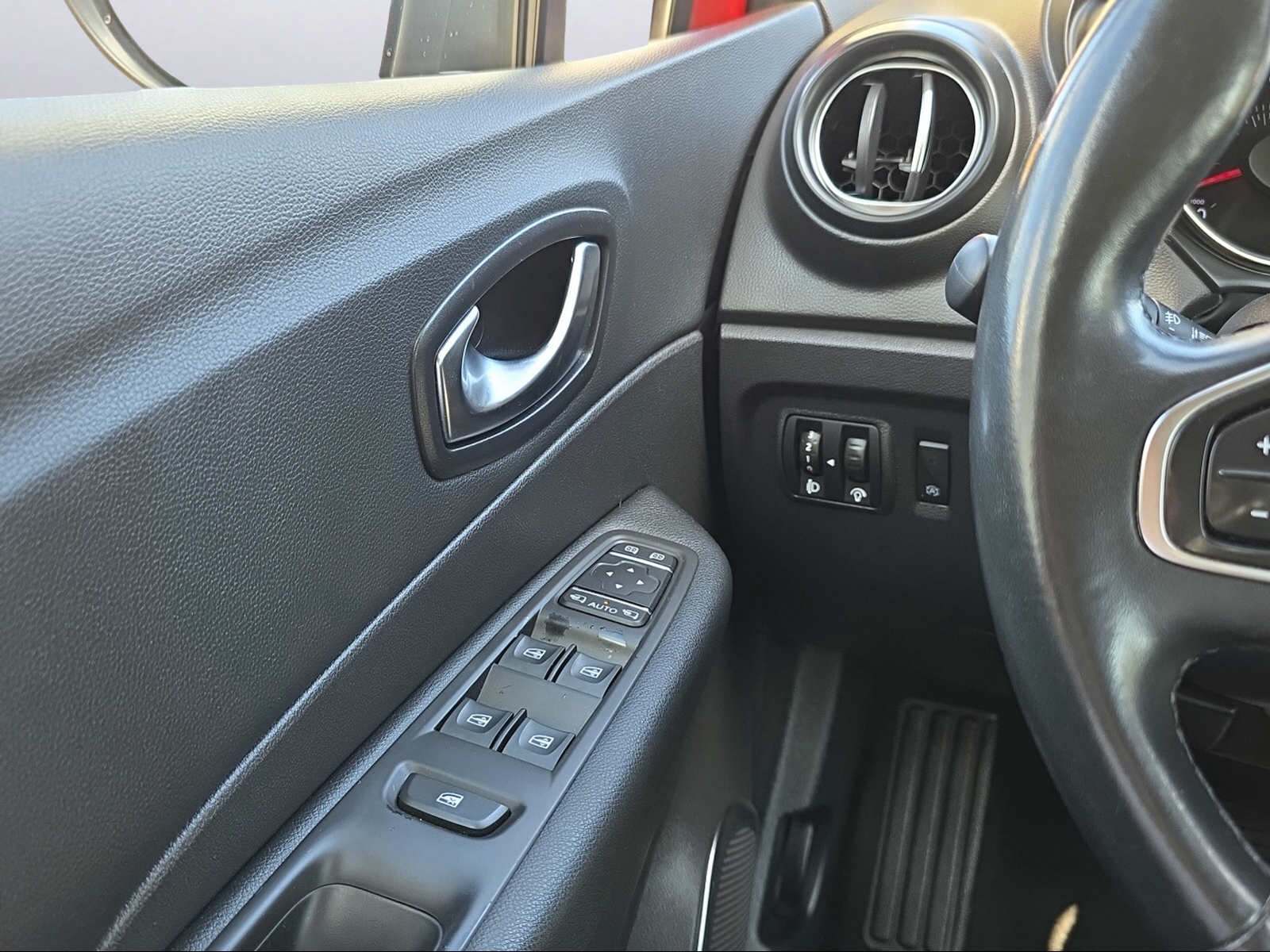 RENAULT Captur 1.2 TCe Intens EDC S/S-image-14