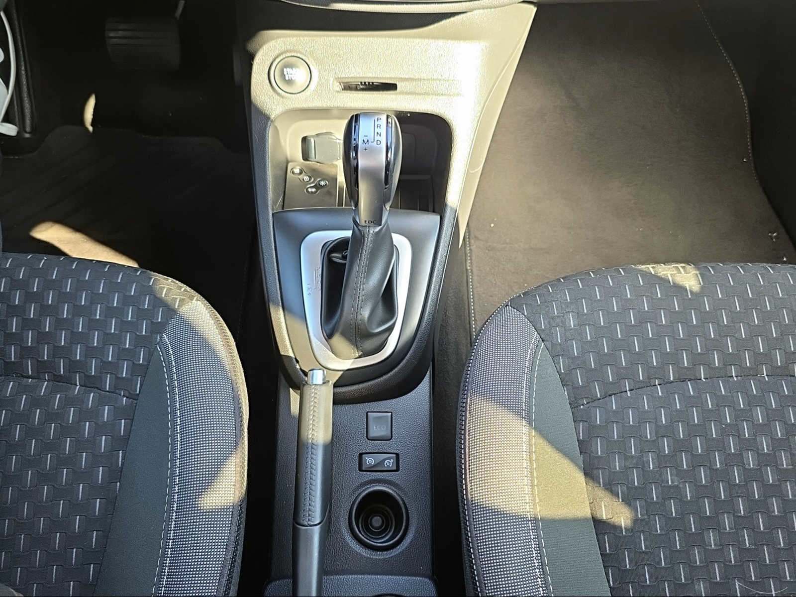 RENAULT Captur 1.2 TCe Intens EDC S/S-image-10