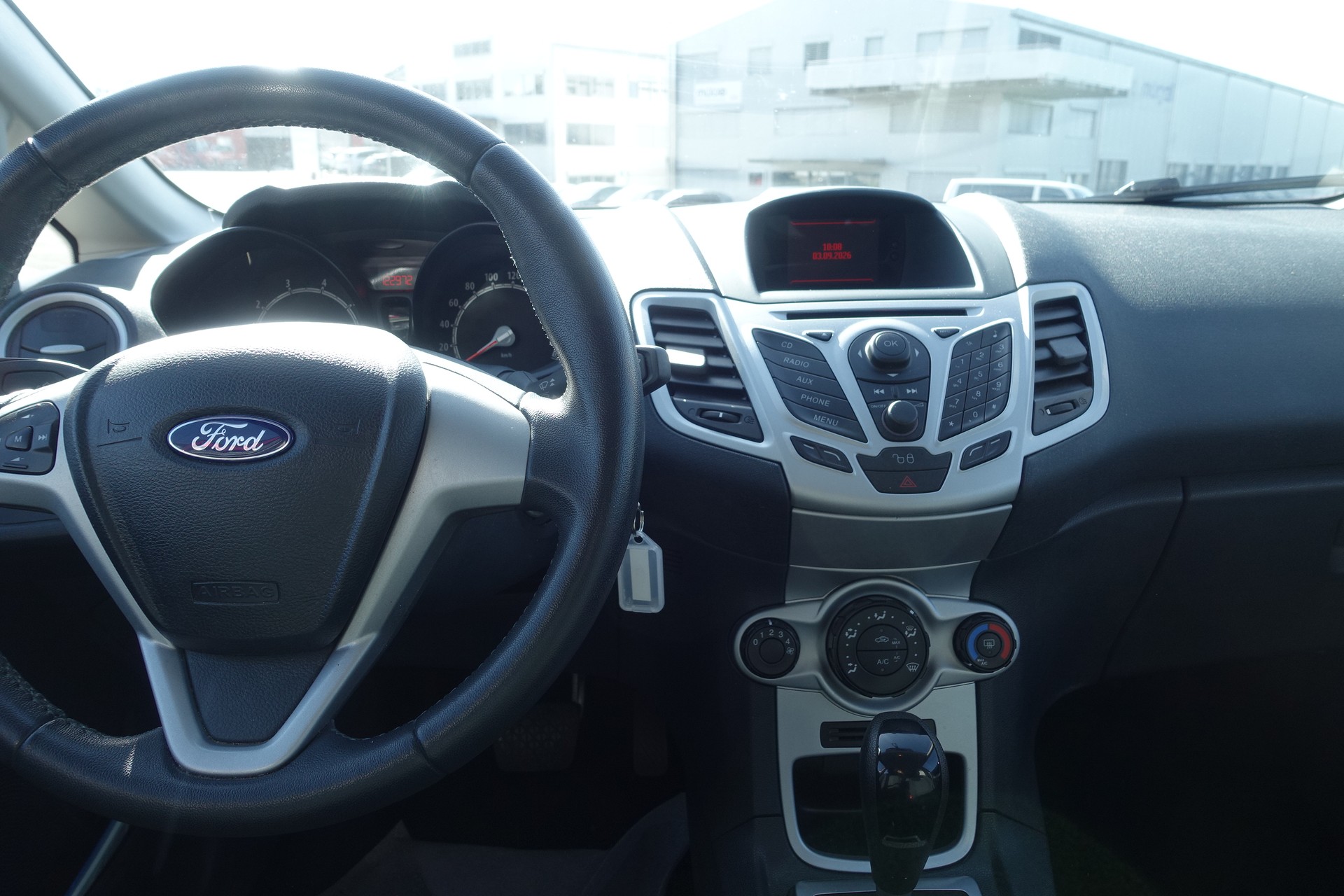 FORD Fiesta 1.4 16V Trend Automatic-image-8