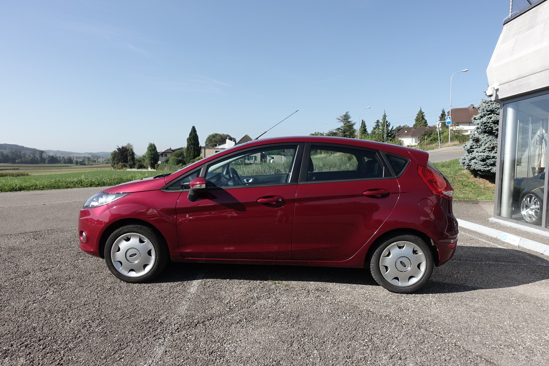 FORD Fiesta 1.4 16V Trend Automatic-image-1