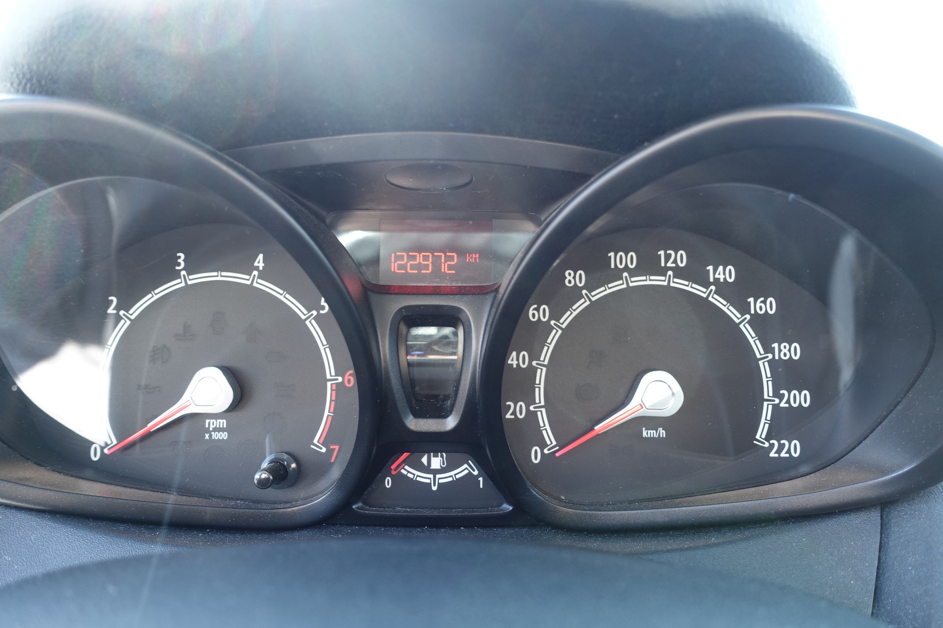 FORD Fiesta 1.4 16V Trend Automatic-image-10