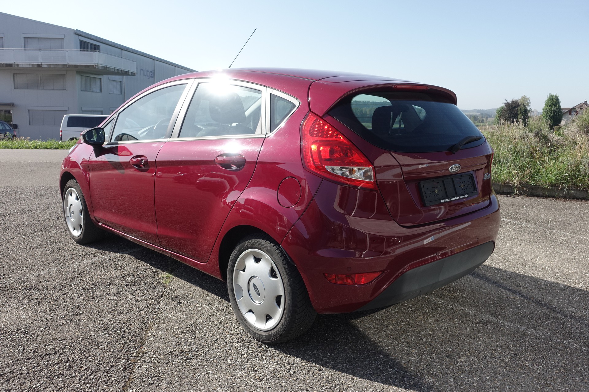 FORD Fiesta 1.4 16V Trend Automatic-image-2