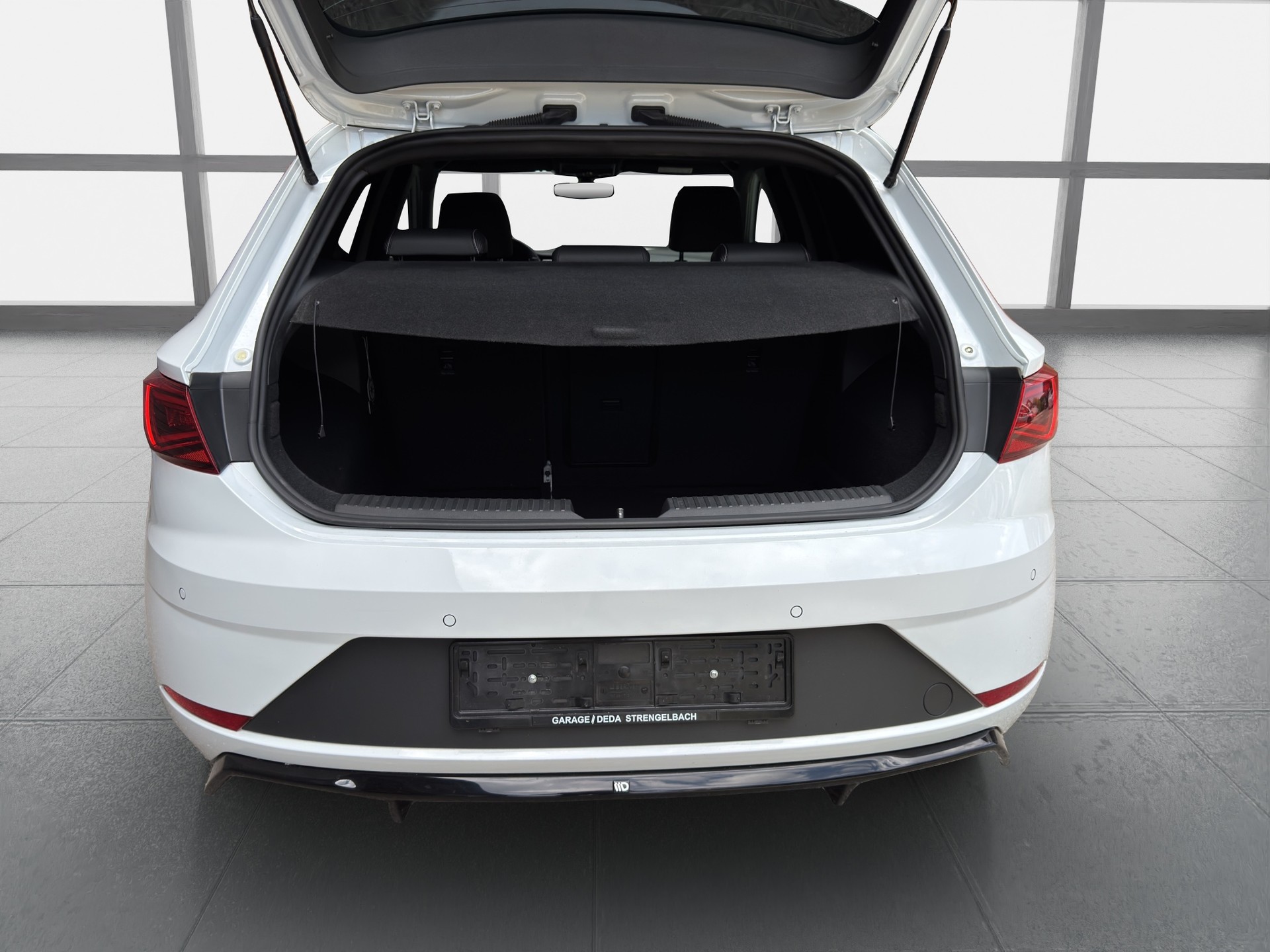 SEAT Leon 2.0 TSI Cupra 300 DSG-image-8