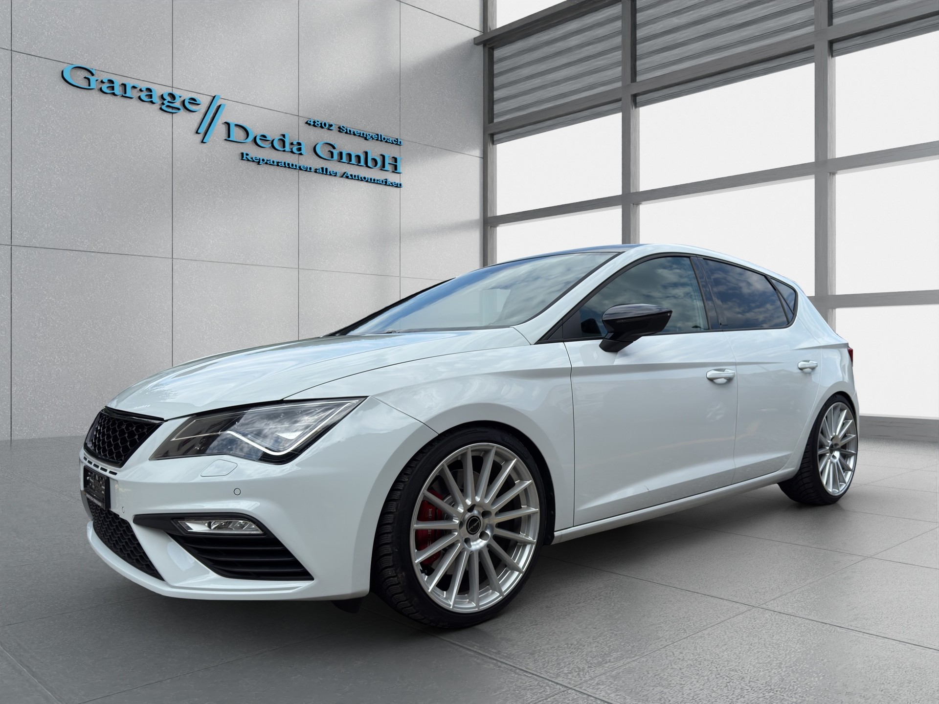 SEAT Leon 2.0 TSI Cupra 300 DSG-image-0