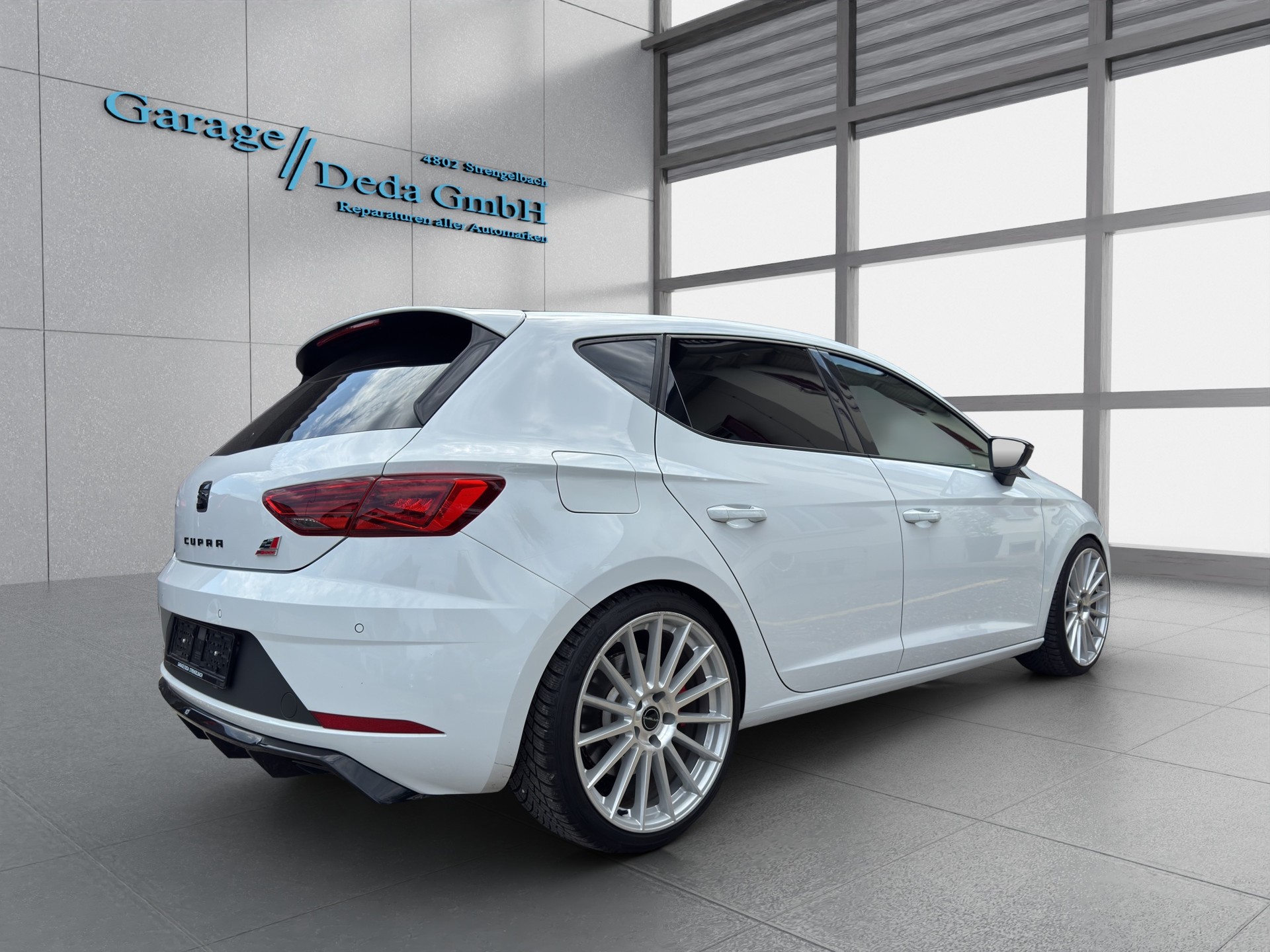 SEAT Leon 2.0 TSI Cupra 300 DSG-image-4