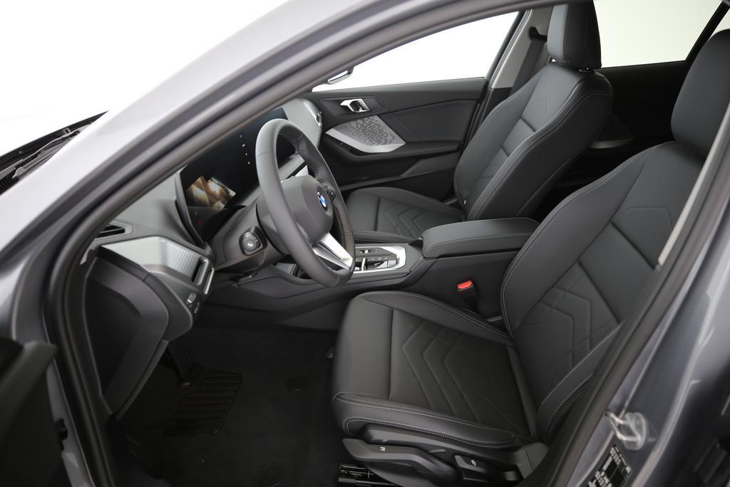 BMW 120i-image-15