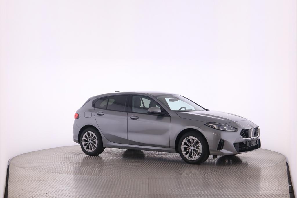 BMW 120i-image-10