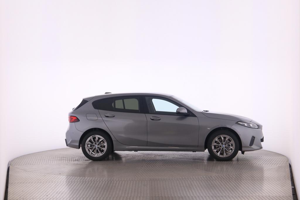 BMW 120i-image-8