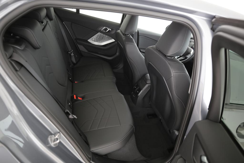 BMW 120i-image-17