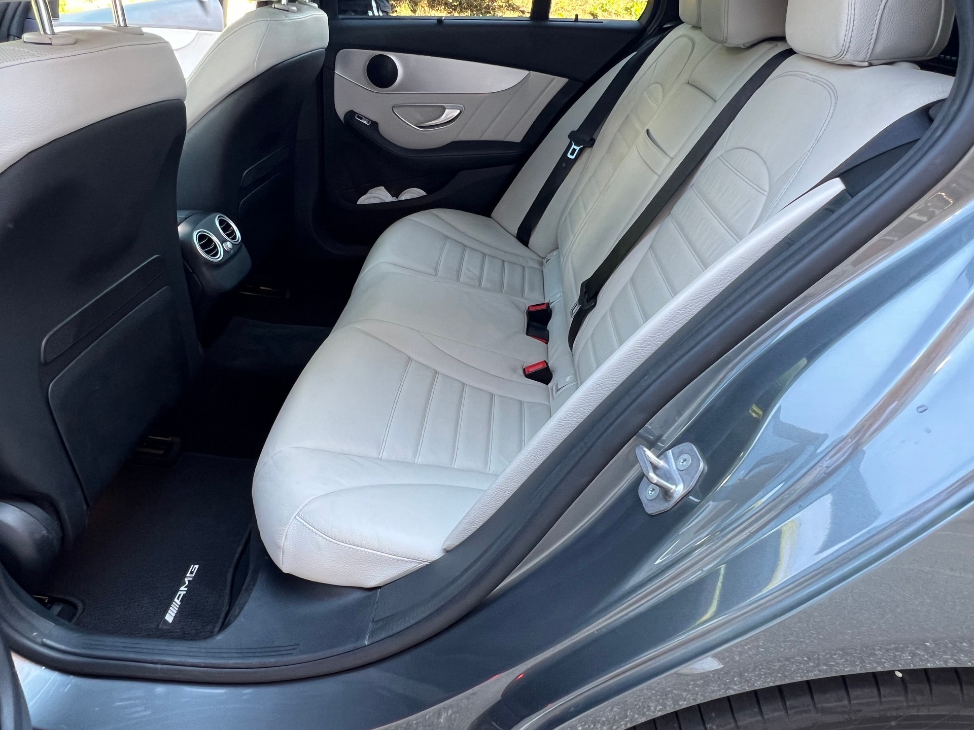 MERCEDES-BENZ C 250 d Swiss Star AMG Line 4m-image-4