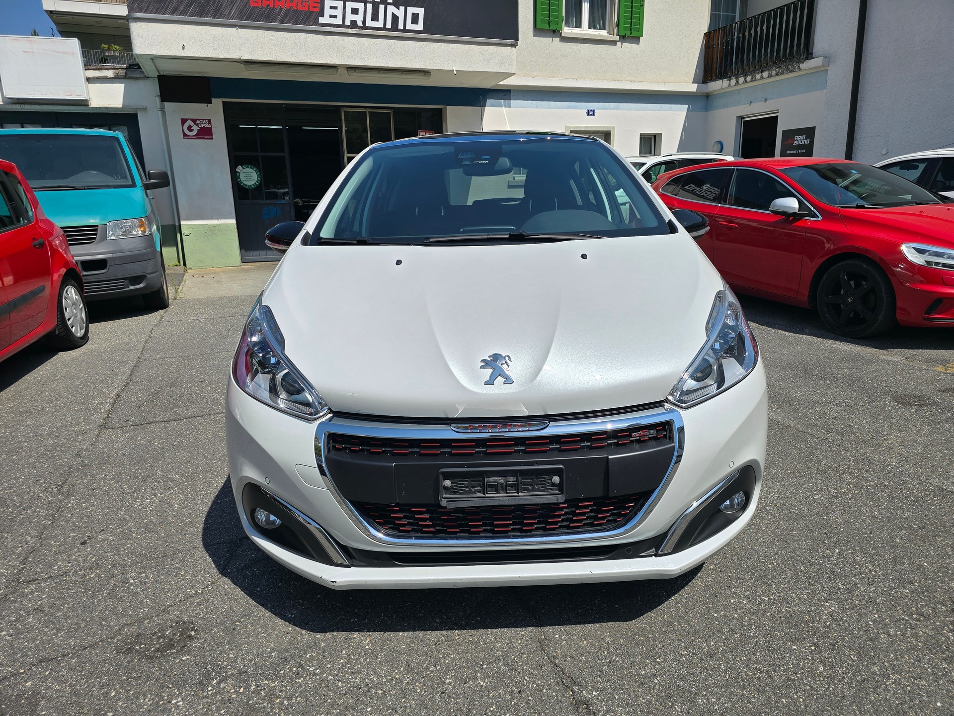 PEUGEOT 208 1.2 PureTech GT Line-image-1