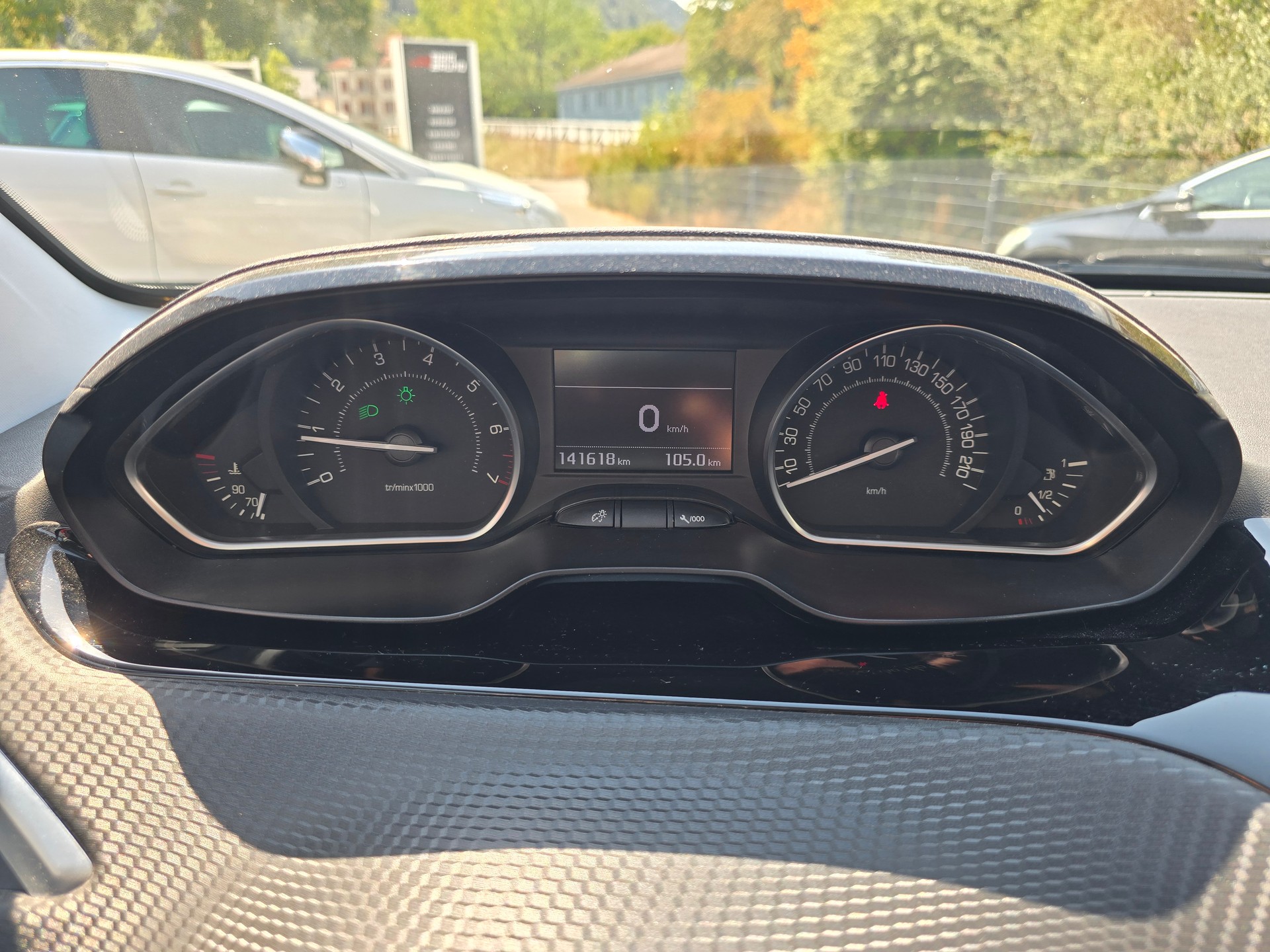 PEUGEOT 208 1.2 PureTech GT Line-image-10