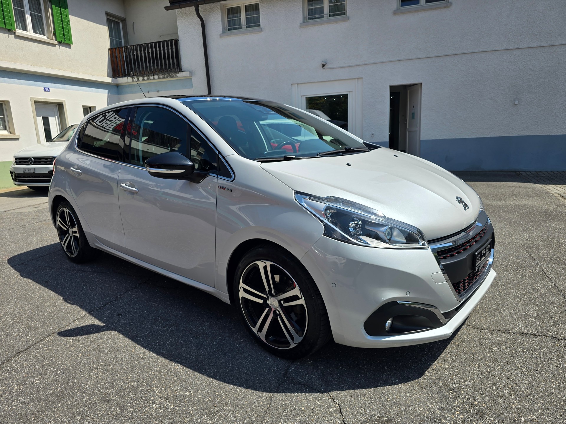 PEUGEOT 208 1.2 PureTech GT Line-image-2
