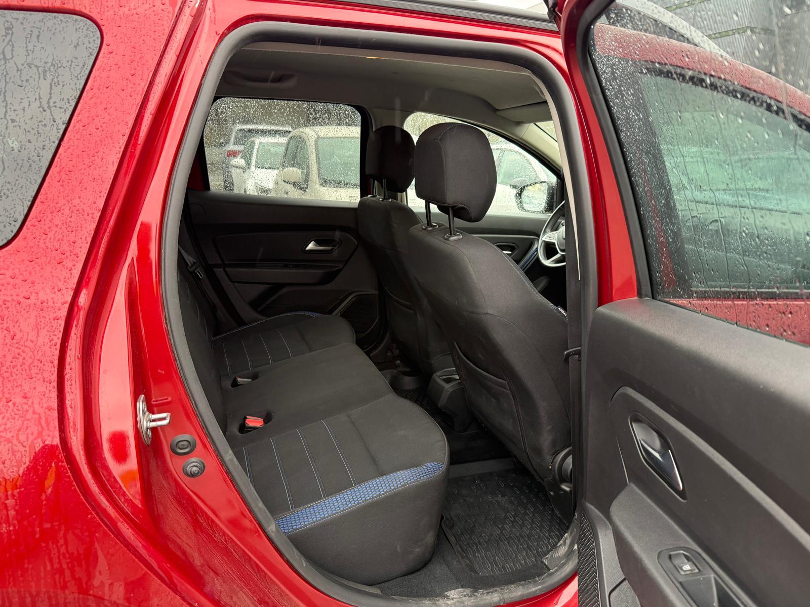 DACIA Duster 1.3 TCe 150 Celebration 4WD-image-11