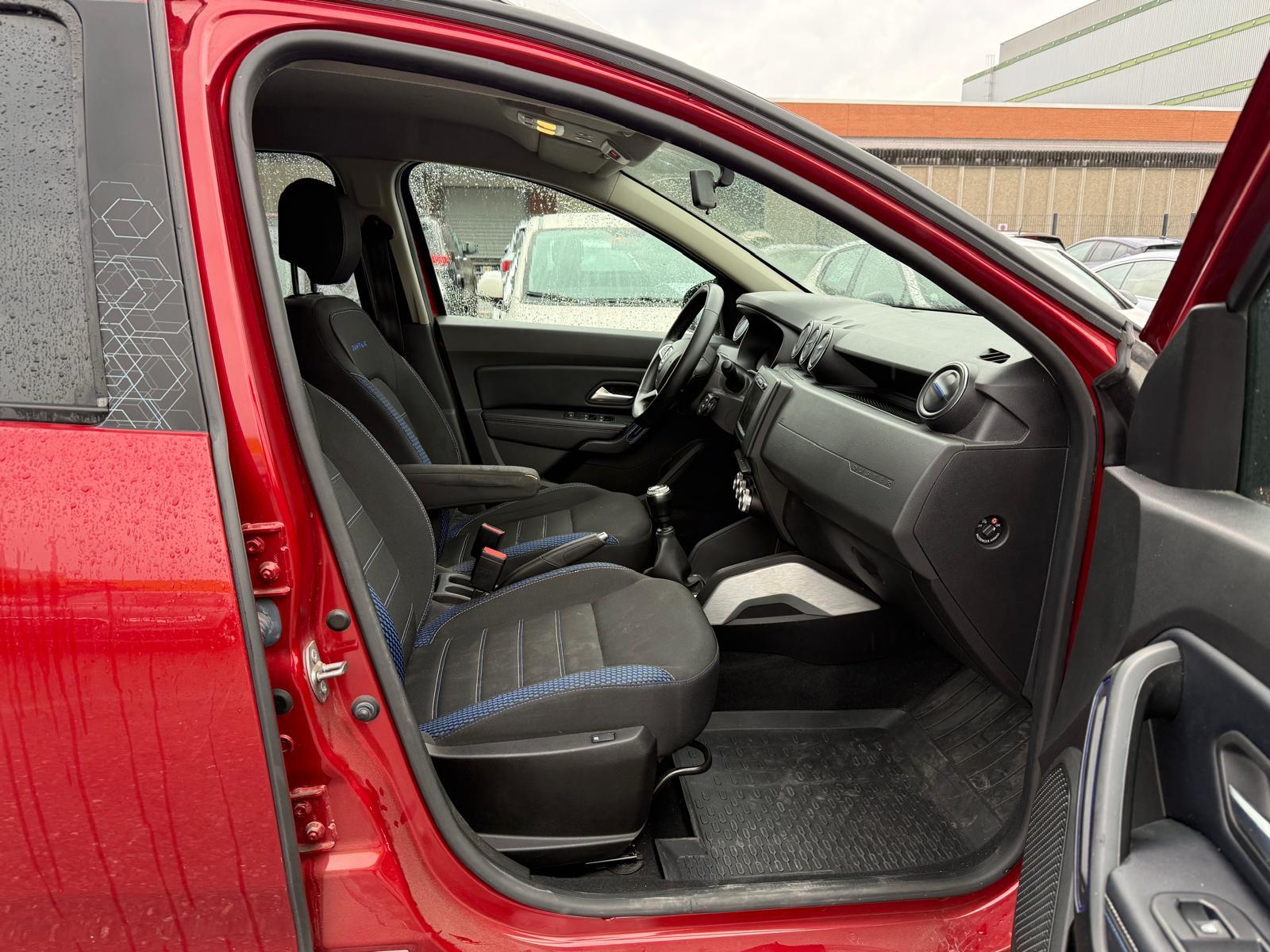 DACIA Duster 1.3 TCe 150 Celebration 4WD-image-10