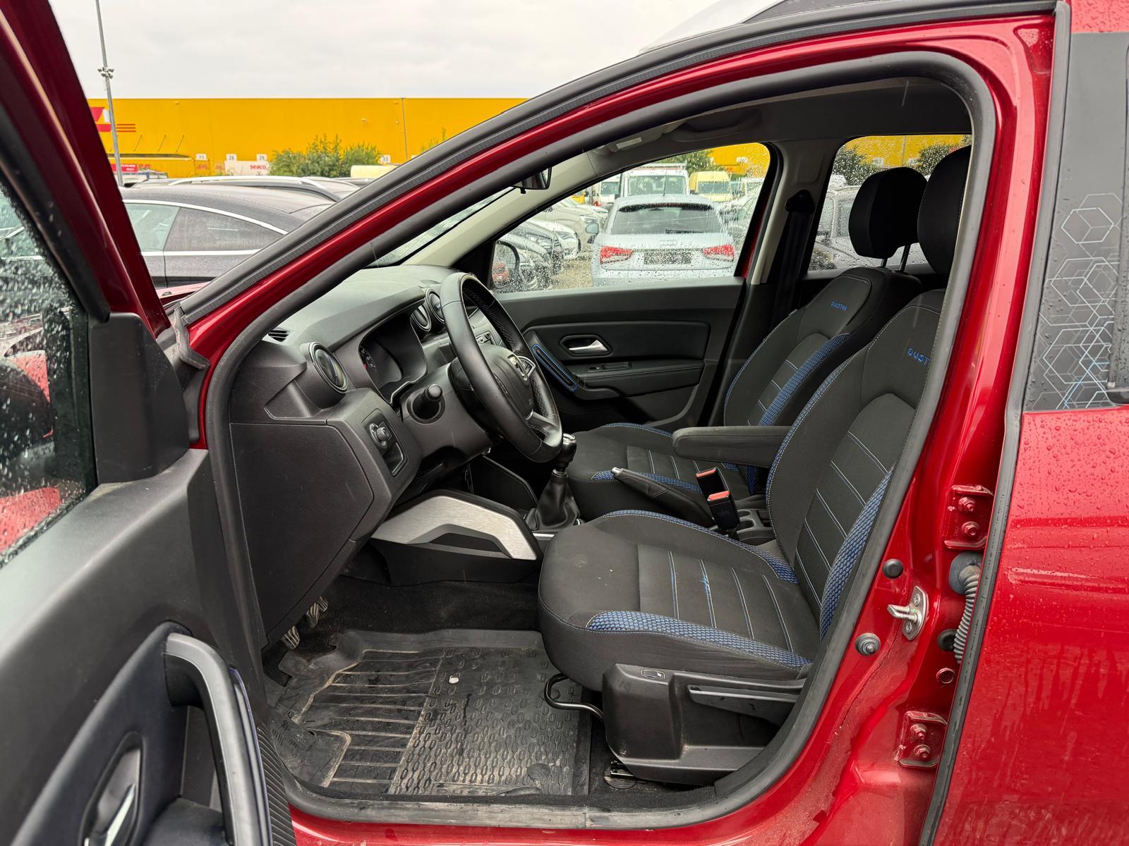 DACIA Duster 1.3 TCe 150 Celebration 4WD-image-8
