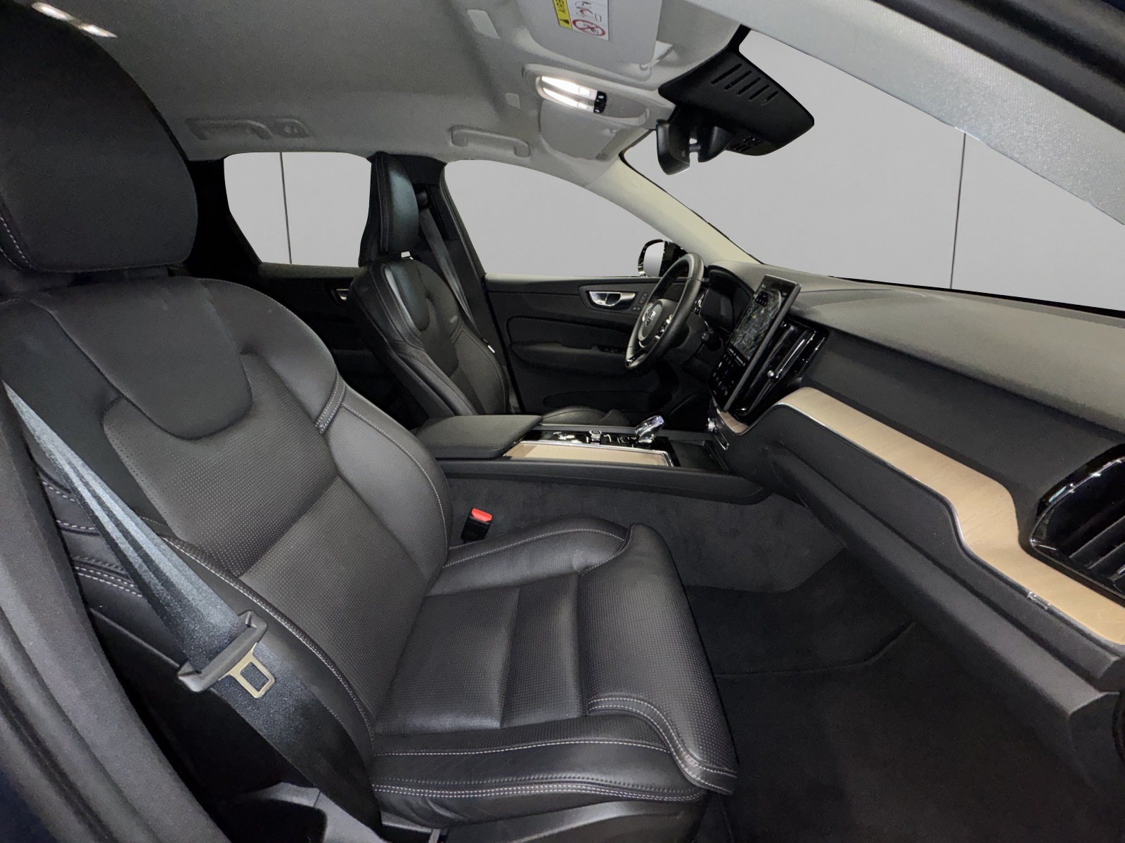 VOLVO XC60 2.0 B5 MH Plus Dark AWD-image-12