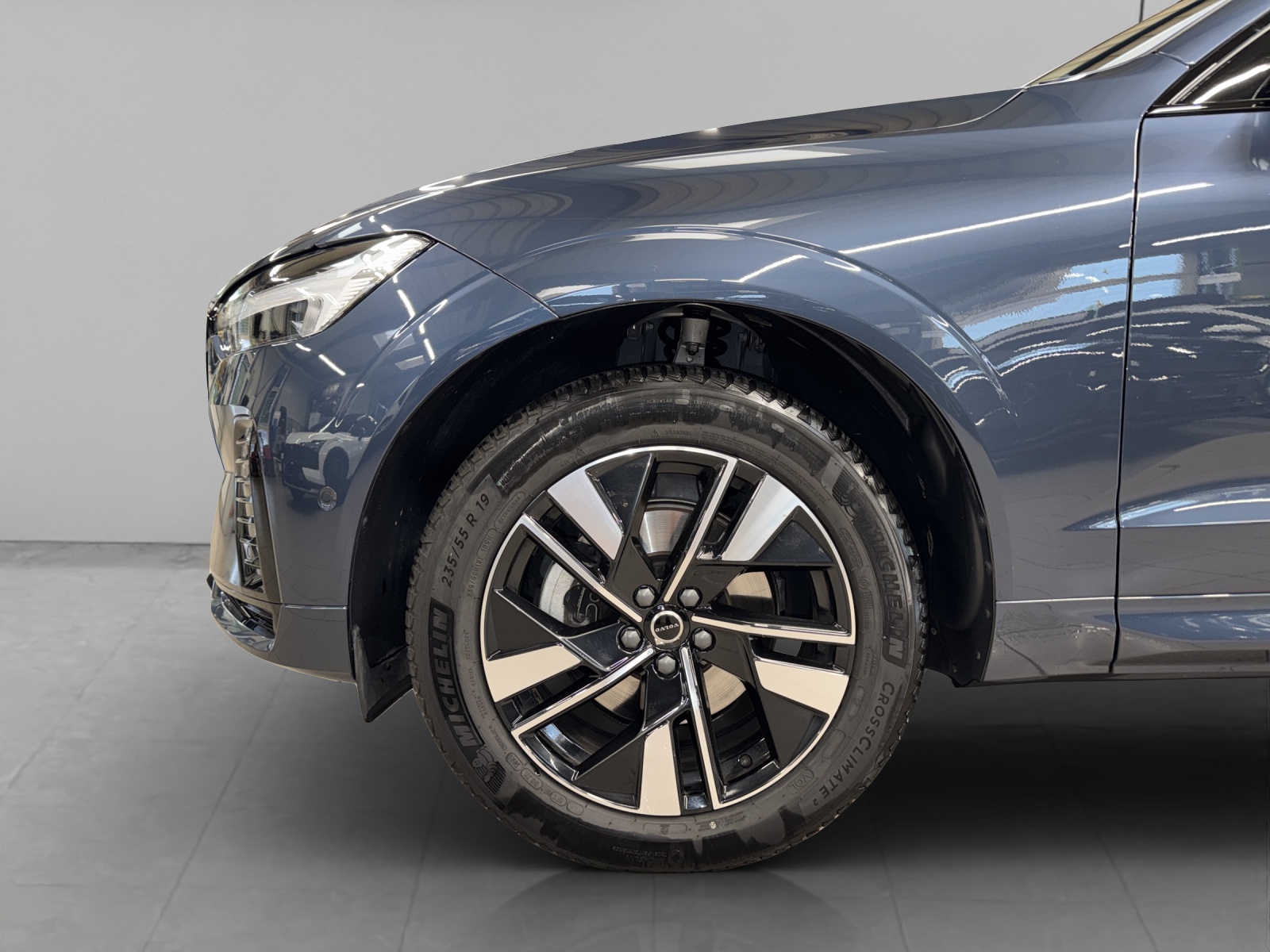 VOLVO XC60 2.0 B5 MH Plus Dark AWD-image-6