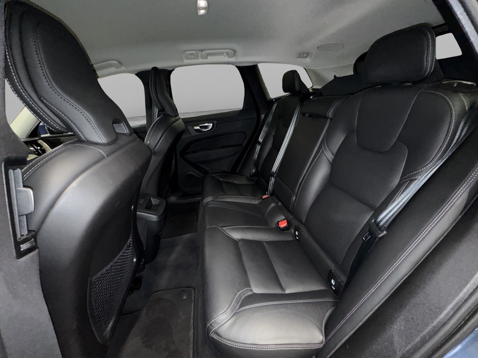 VOLVO XC60 2.0 B5 MH Plus Dark AWD-image-13