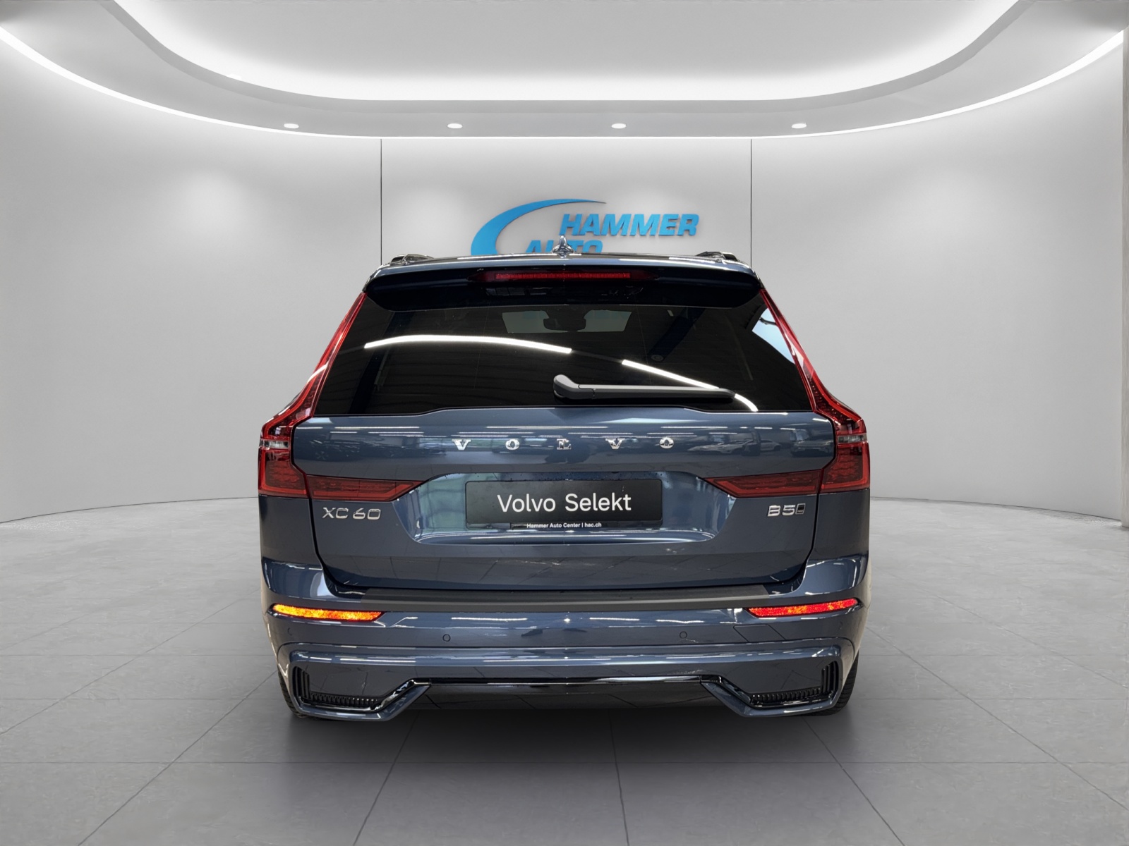 VOLVO XC60 2.0 B5 MH Plus Dark AWD-image-3