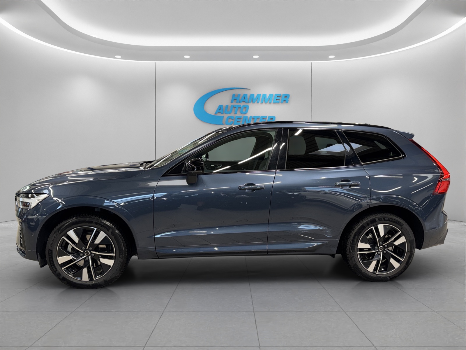 VOLVO XC60 2.0 B5 MH Plus Dark AWD-image-1