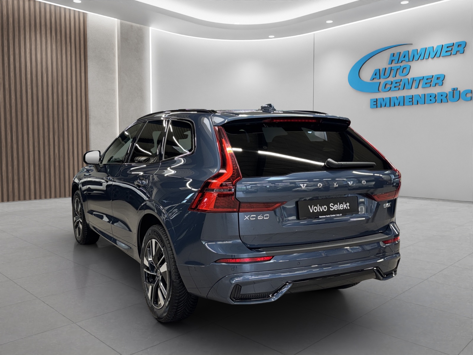 VOLVO XC60 2.0 B5 MH Plus Dark AWD-image-2
