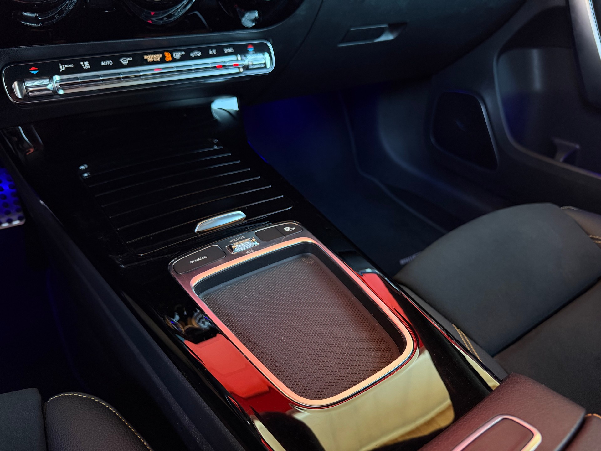 MERCEDES-BENZ A 45 S AMG 4Matic+ Speedshift-image-10