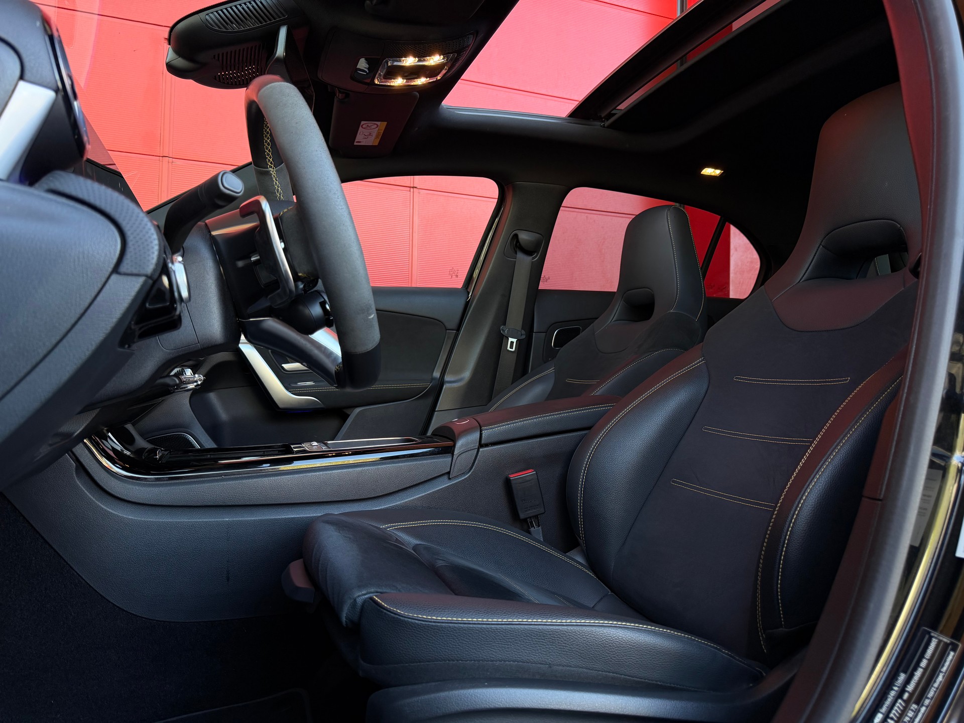 MERCEDES-BENZ A 45 S AMG 4Matic+ Speedshift-image-12