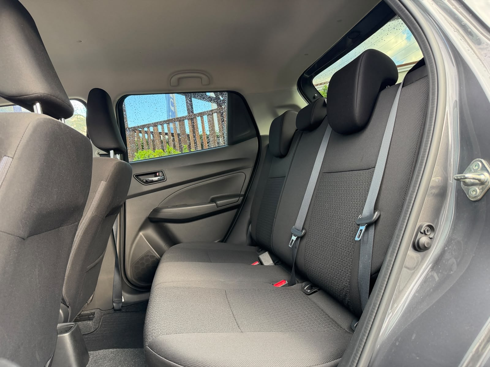 SUZUKI Swift 1.2 Compact + Hybrid CVT-image-9