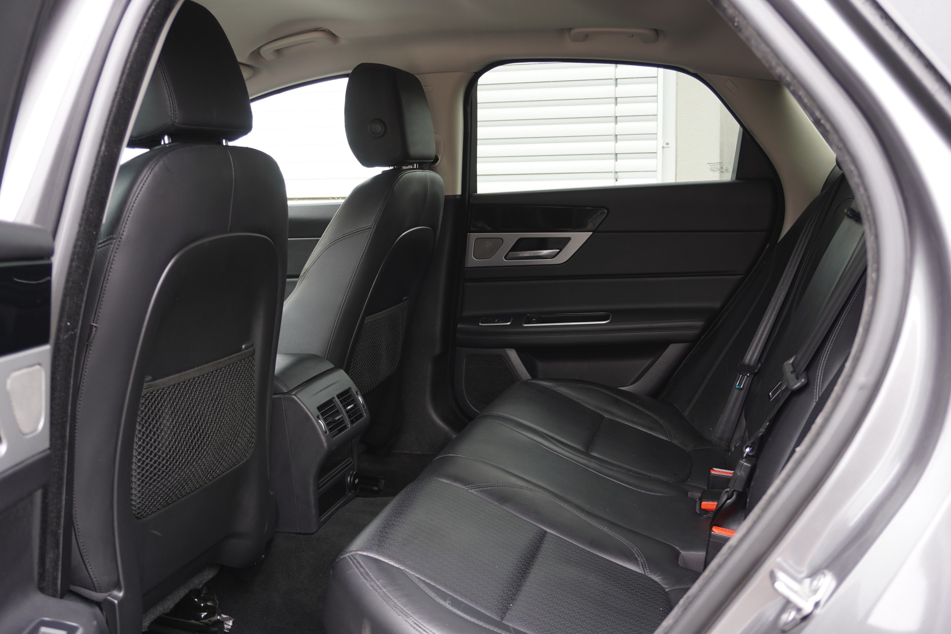 JAGUAR XF 30d Portfolio Automatic-image-14