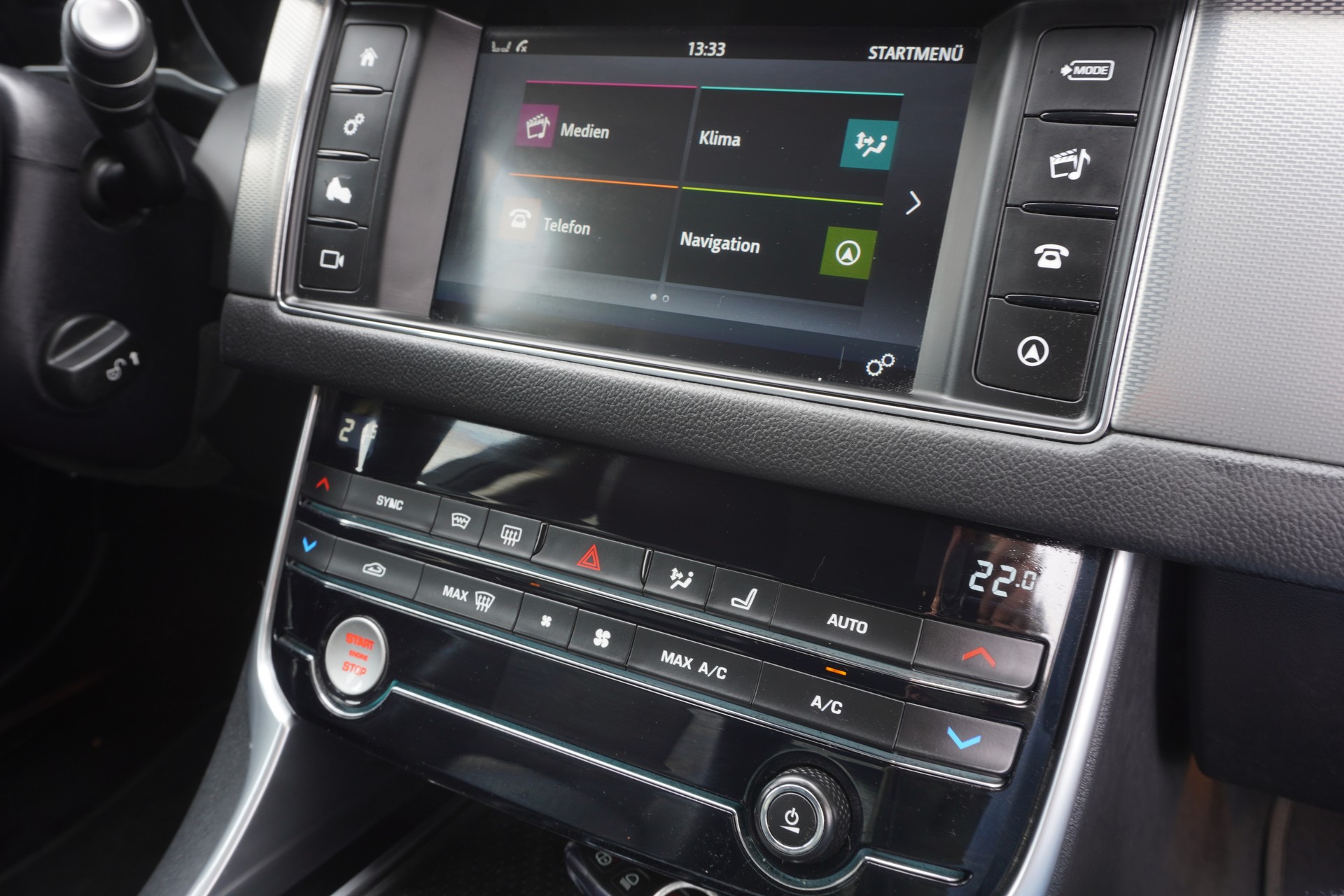 JAGUAR XF 30d Portfolio Automatic-image-11