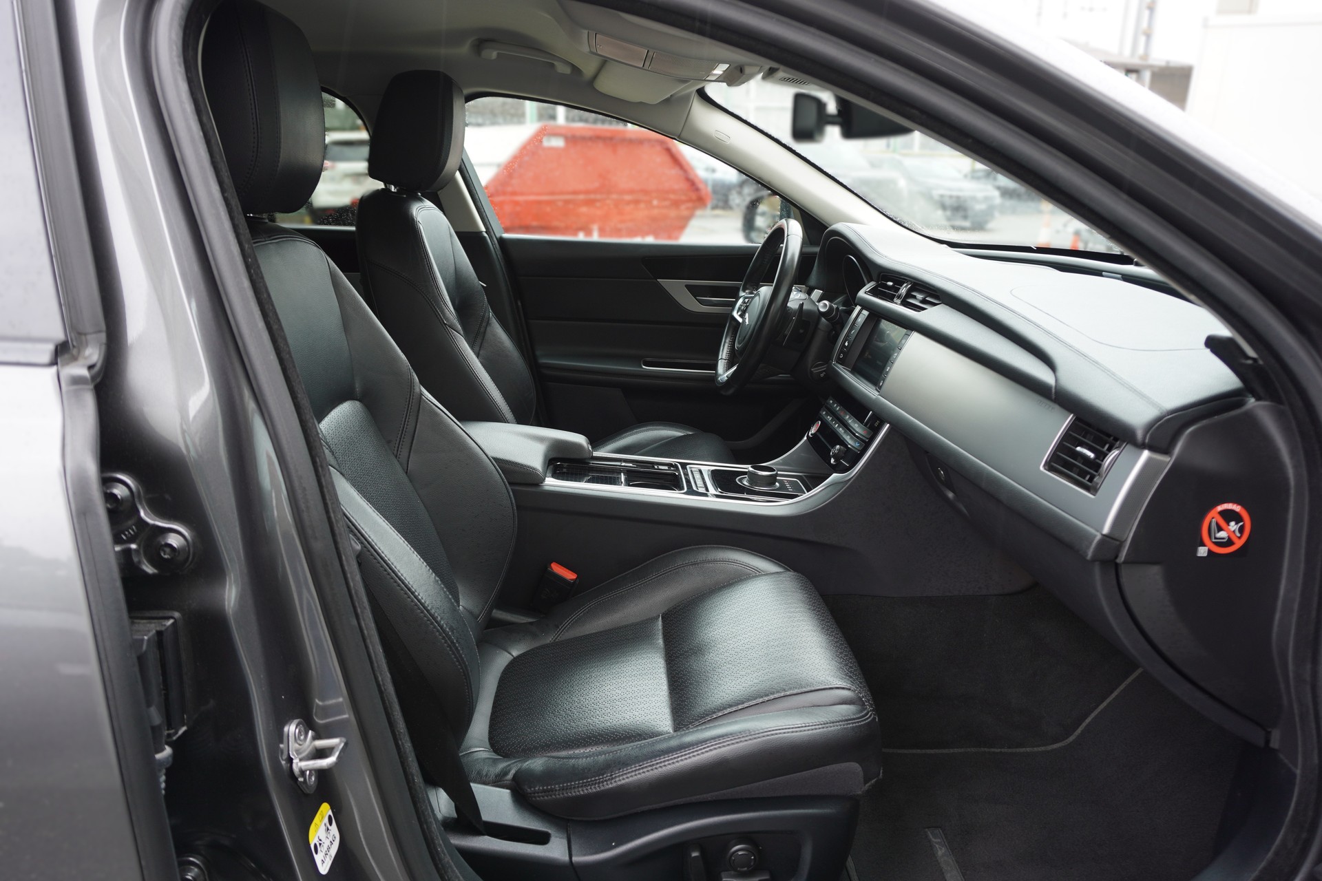 JAGUAR XF 30d Portfolio Automatic-image-12