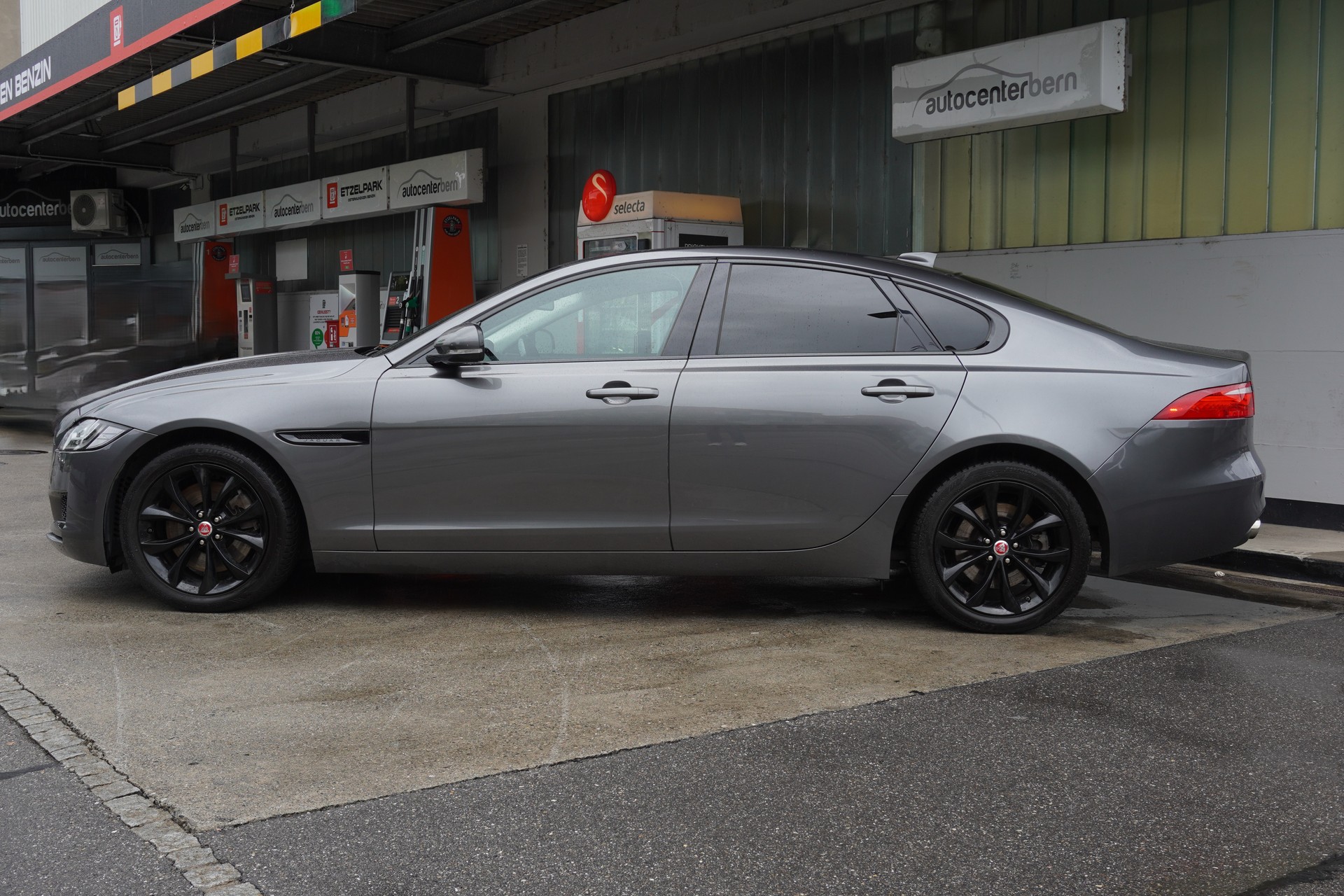 JAGUAR XF 30d Portfolio Automatic-image-7