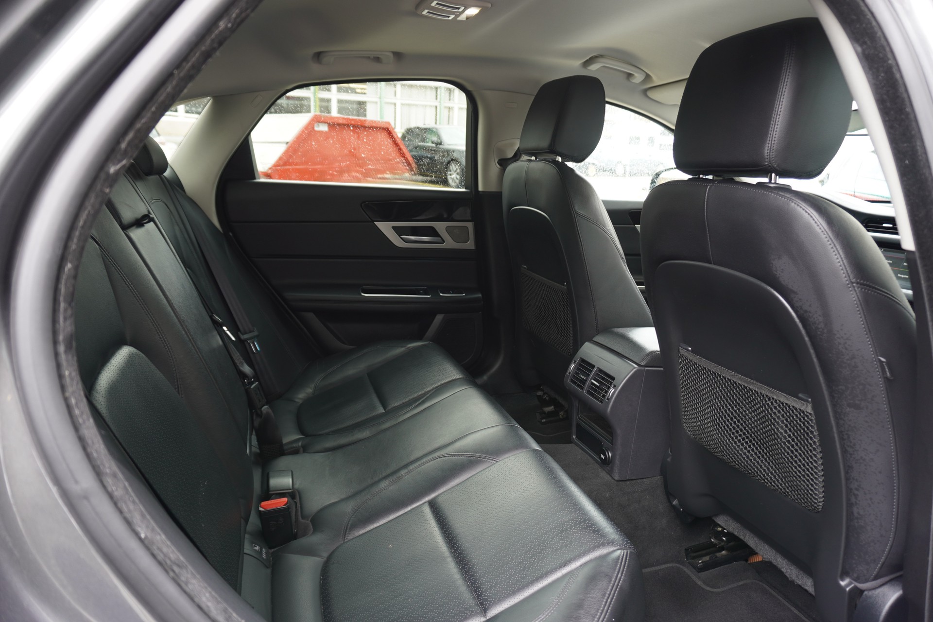 JAGUAR XF 30d Portfolio Automatic-image-13