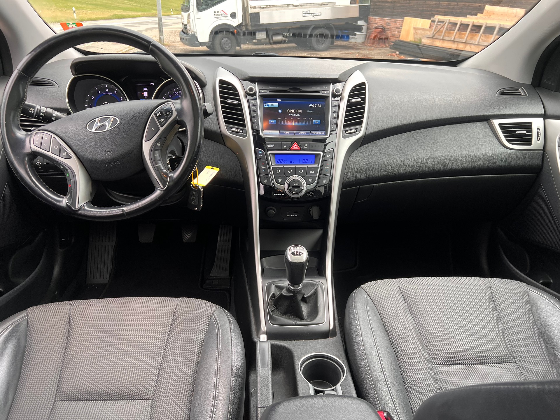 HYUNDAI i30 1.6 GDI Style Automatic-image-9