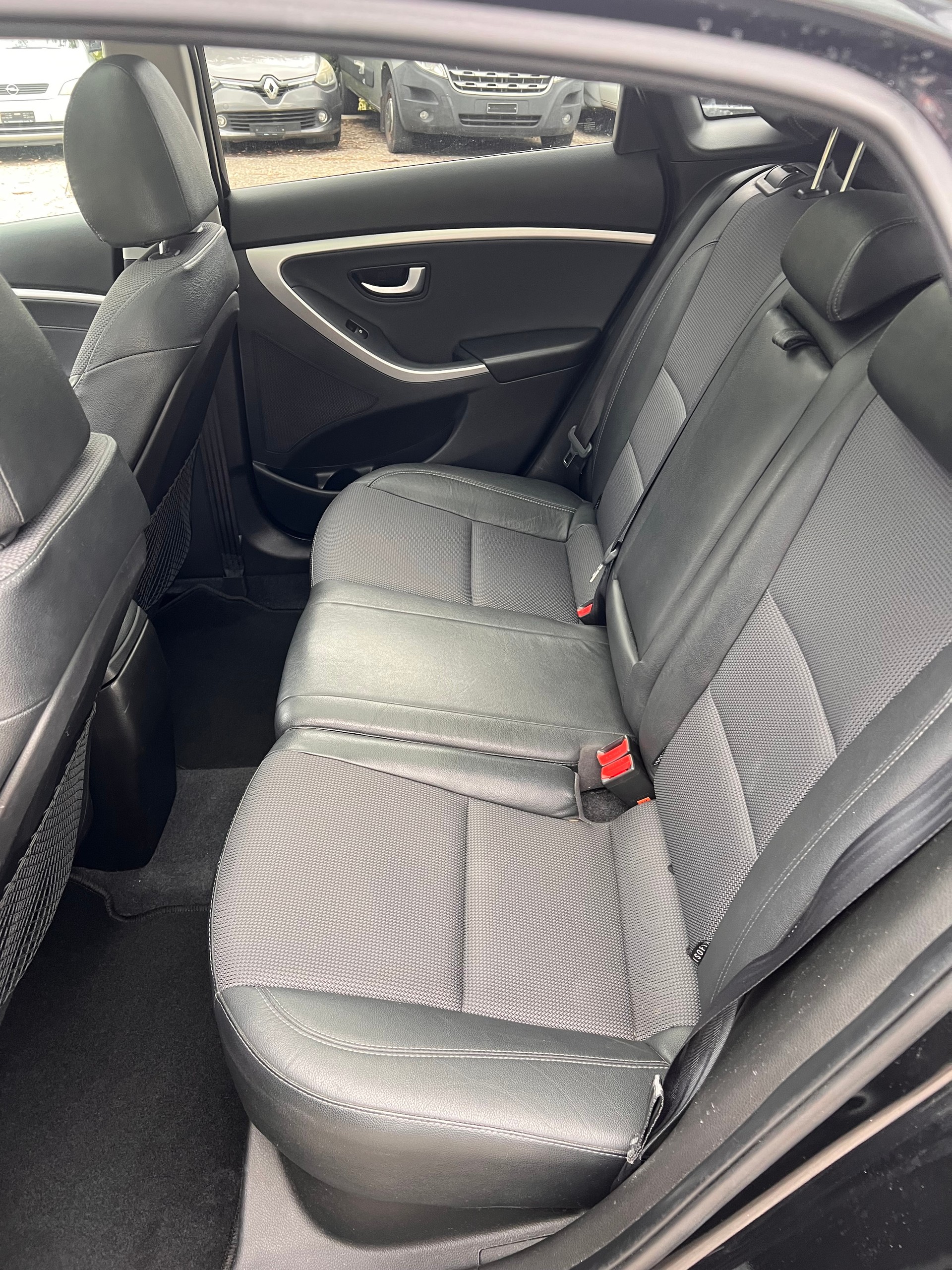 HYUNDAI i30 1.6 GDI Style Automatic-image-14