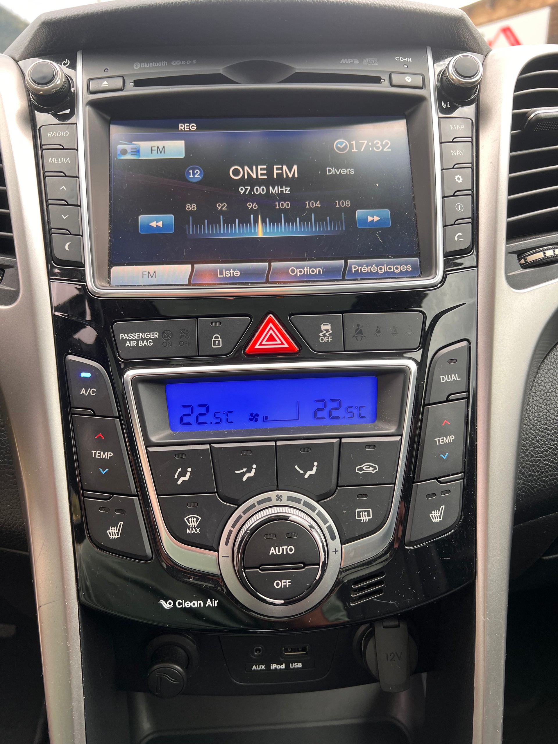 HYUNDAI i30 1.6 GDI Style Automatic-image-13