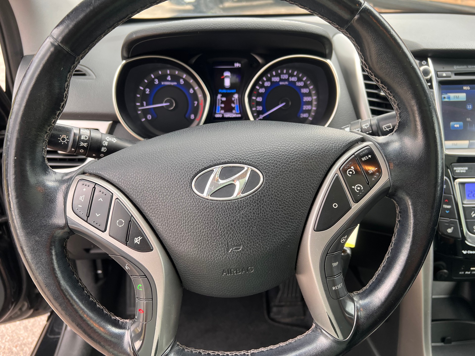HYUNDAI i30 1.6 GDI Style Automatic-image-11