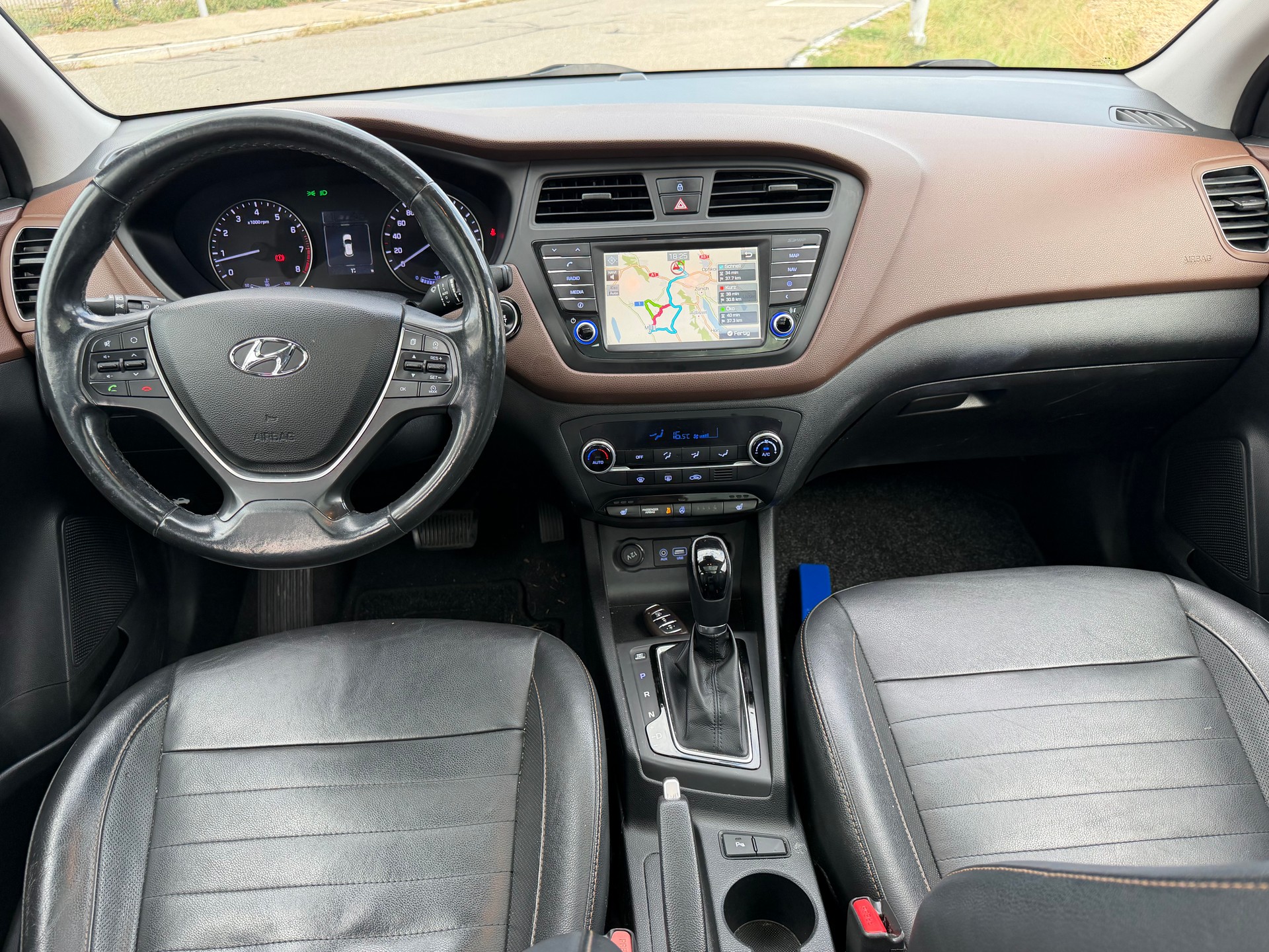 HYUNDAI i20 1.4 ***Vertex*** Automatic-image-11