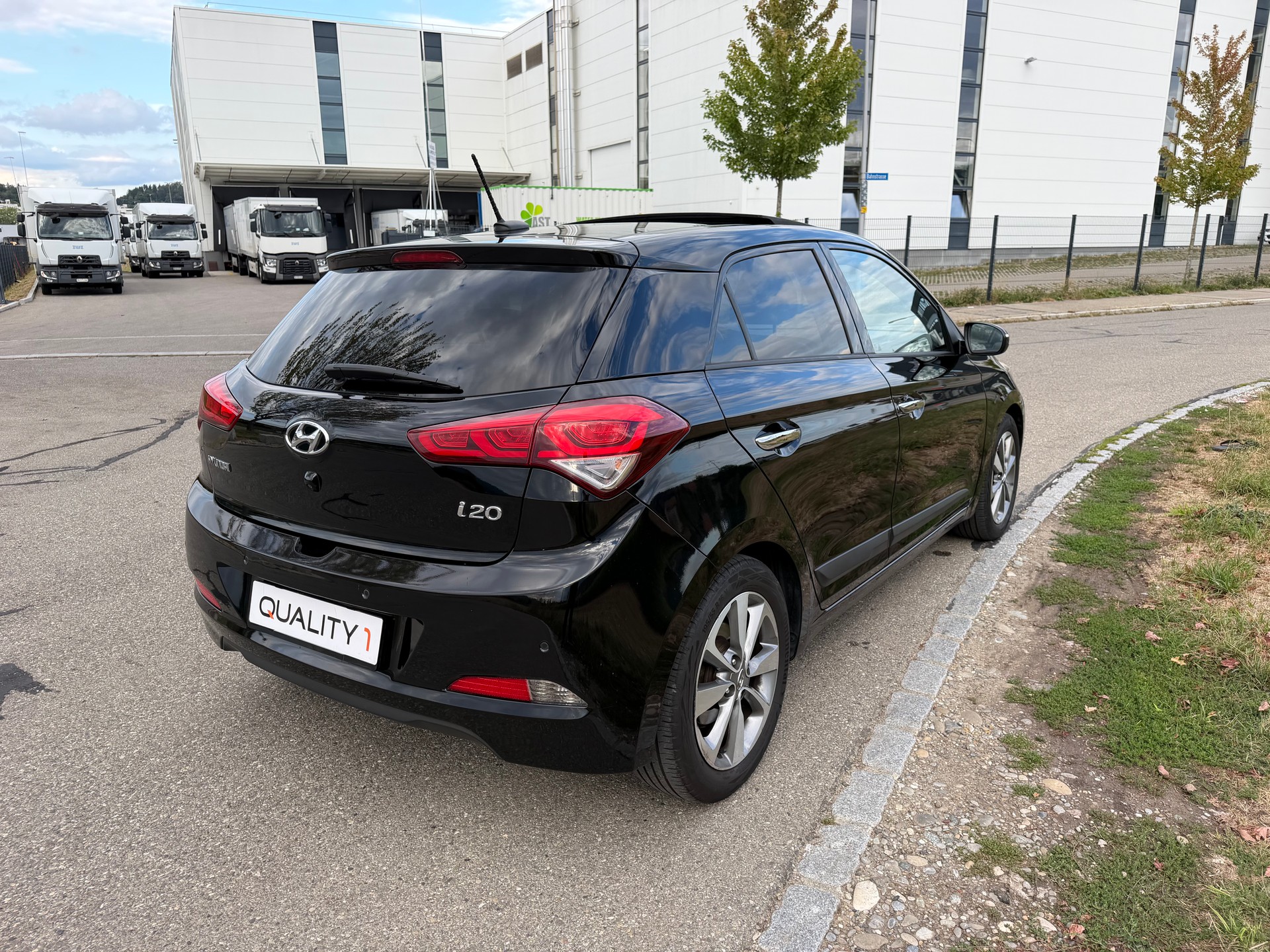 HYUNDAI i20 1.4 ***Vertex*** Automatic-image-5