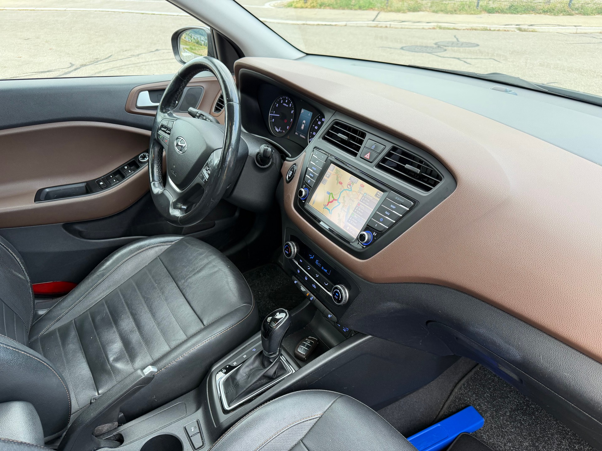 HYUNDAI i20 1.4 ***Vertex*** Automatic-image-12