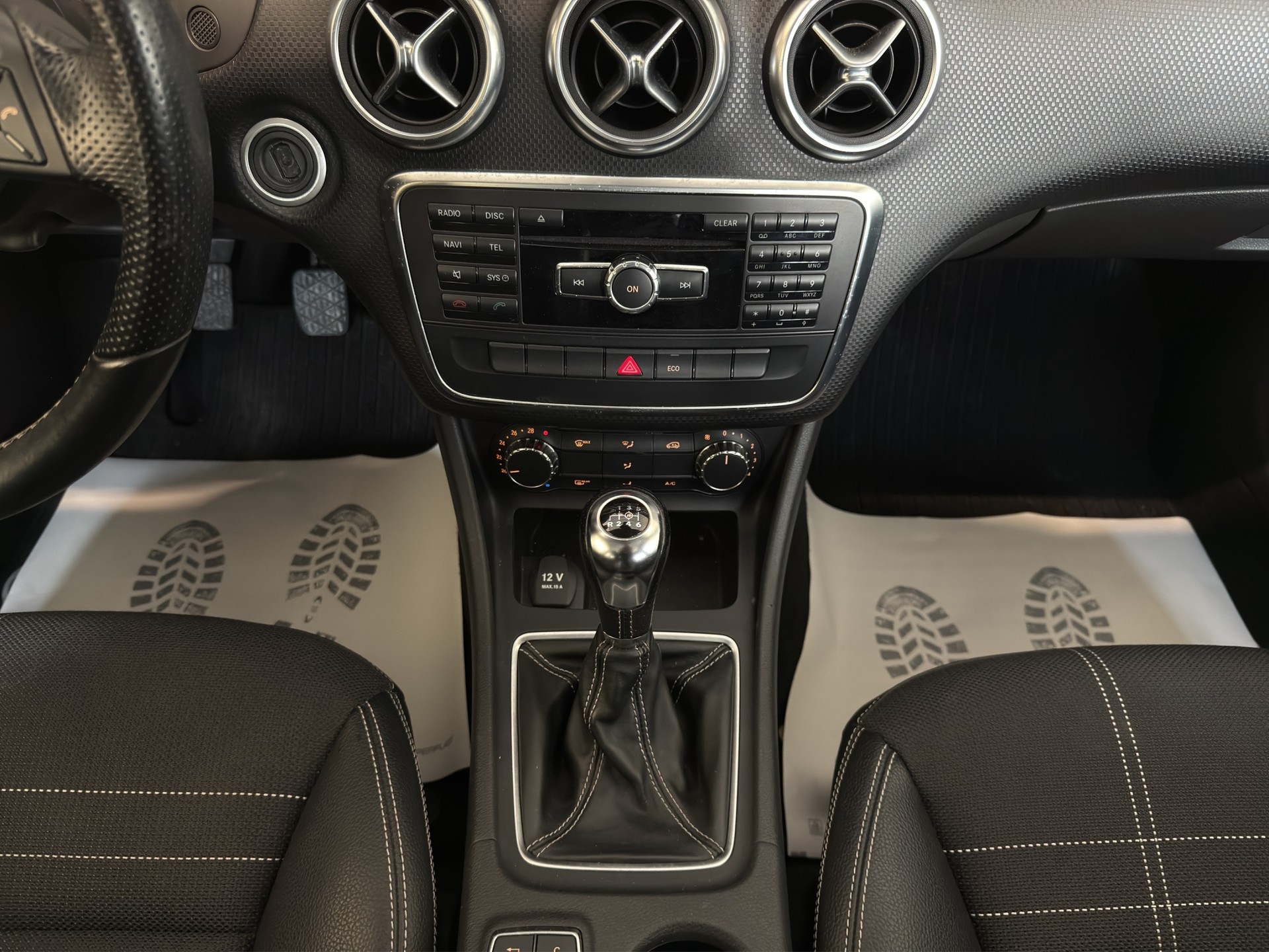 MERCEDES-BENZ A 200 Urban-image-10