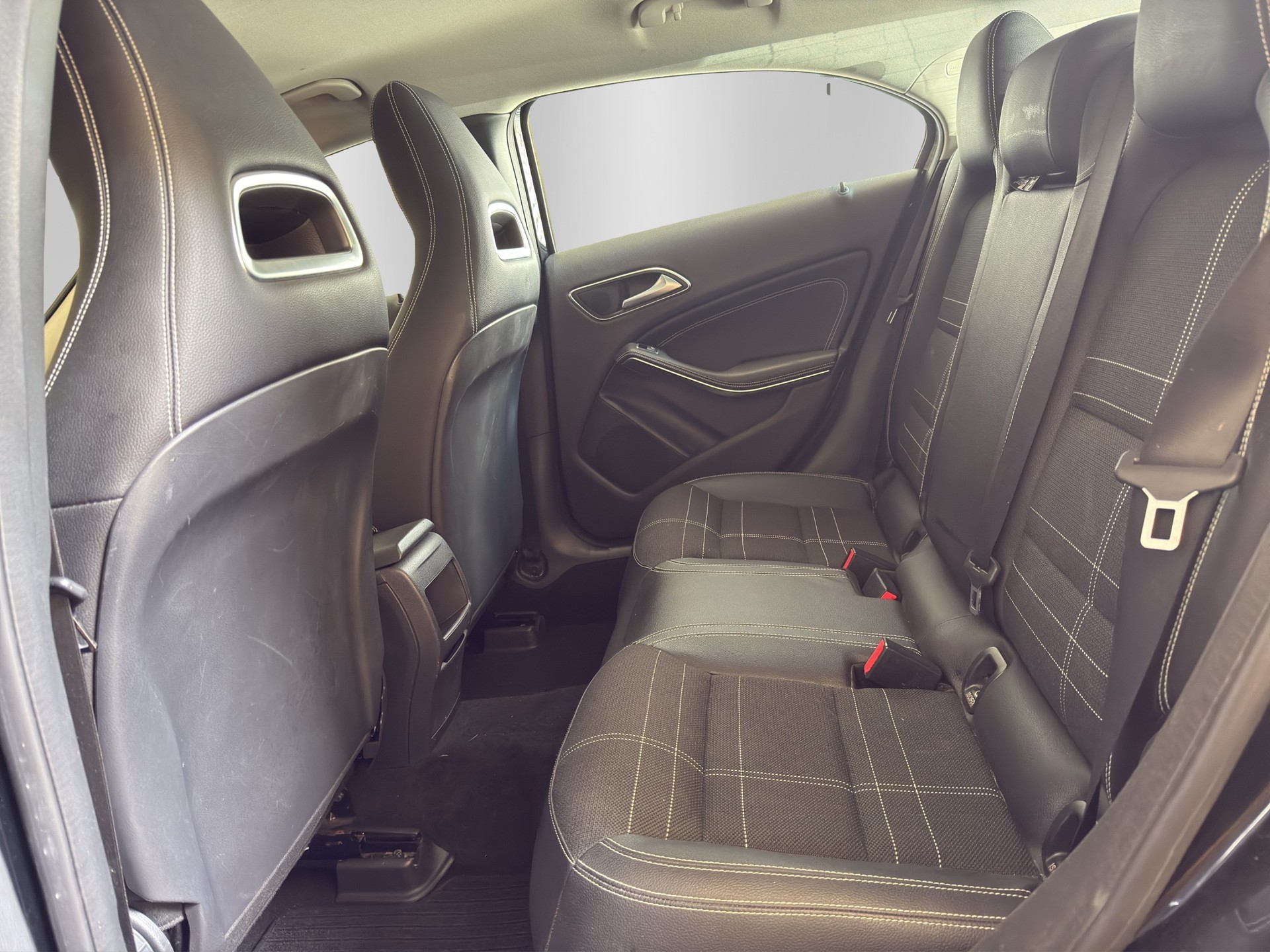 MERCEDES-BENZ A 200 Urban-image-14