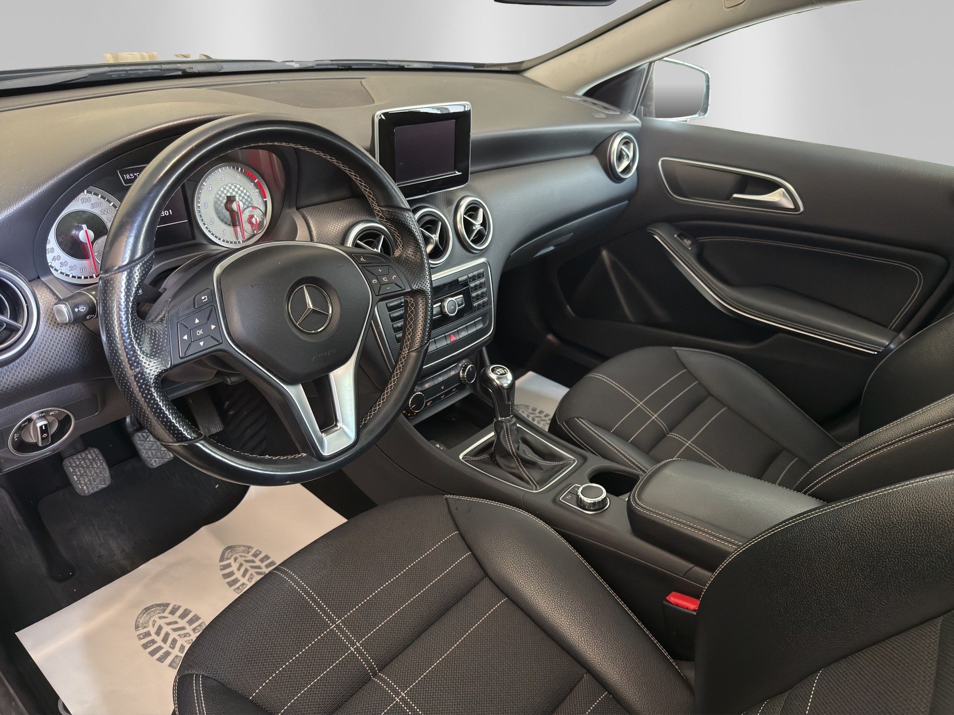 MERCEDES-BENZ A 200 Urban-image-7